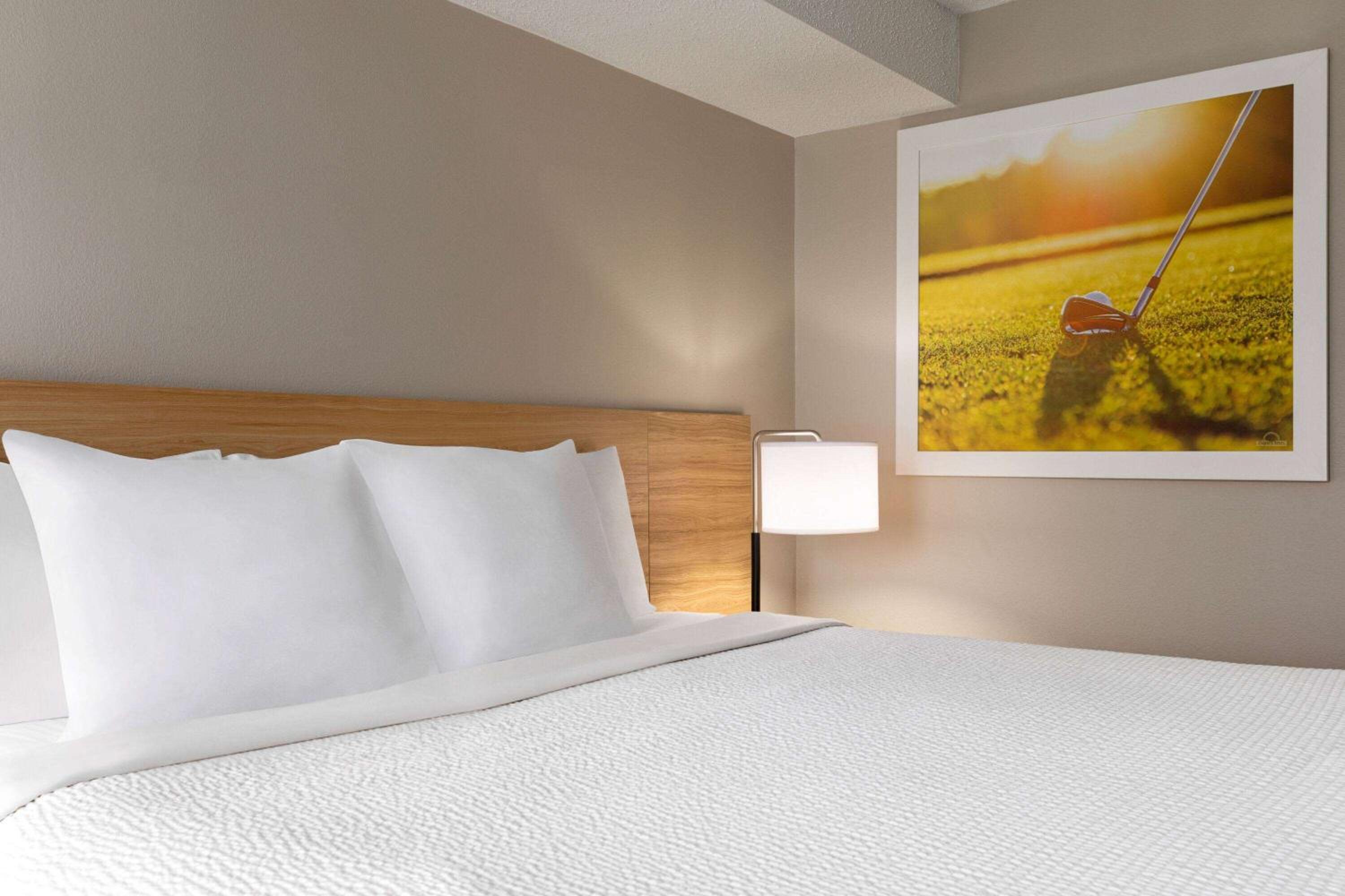 King Room - Non-Smoking - Photo 1