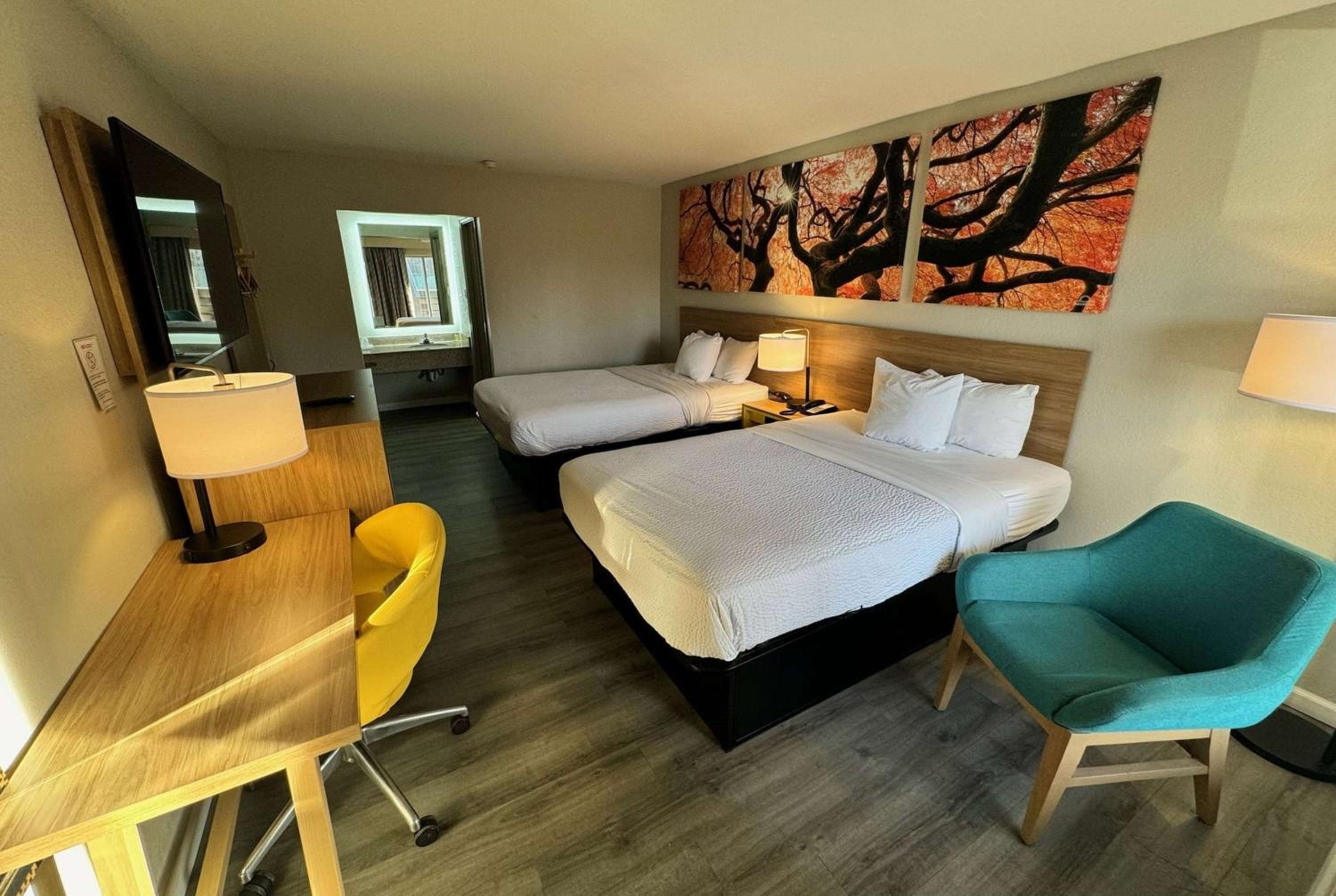 Deluxe Double Room with Two Double Beds - Non-Smoking - Photo 1