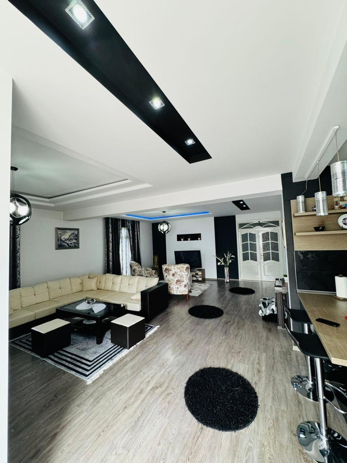 Three-Bedroom Villa photo 1