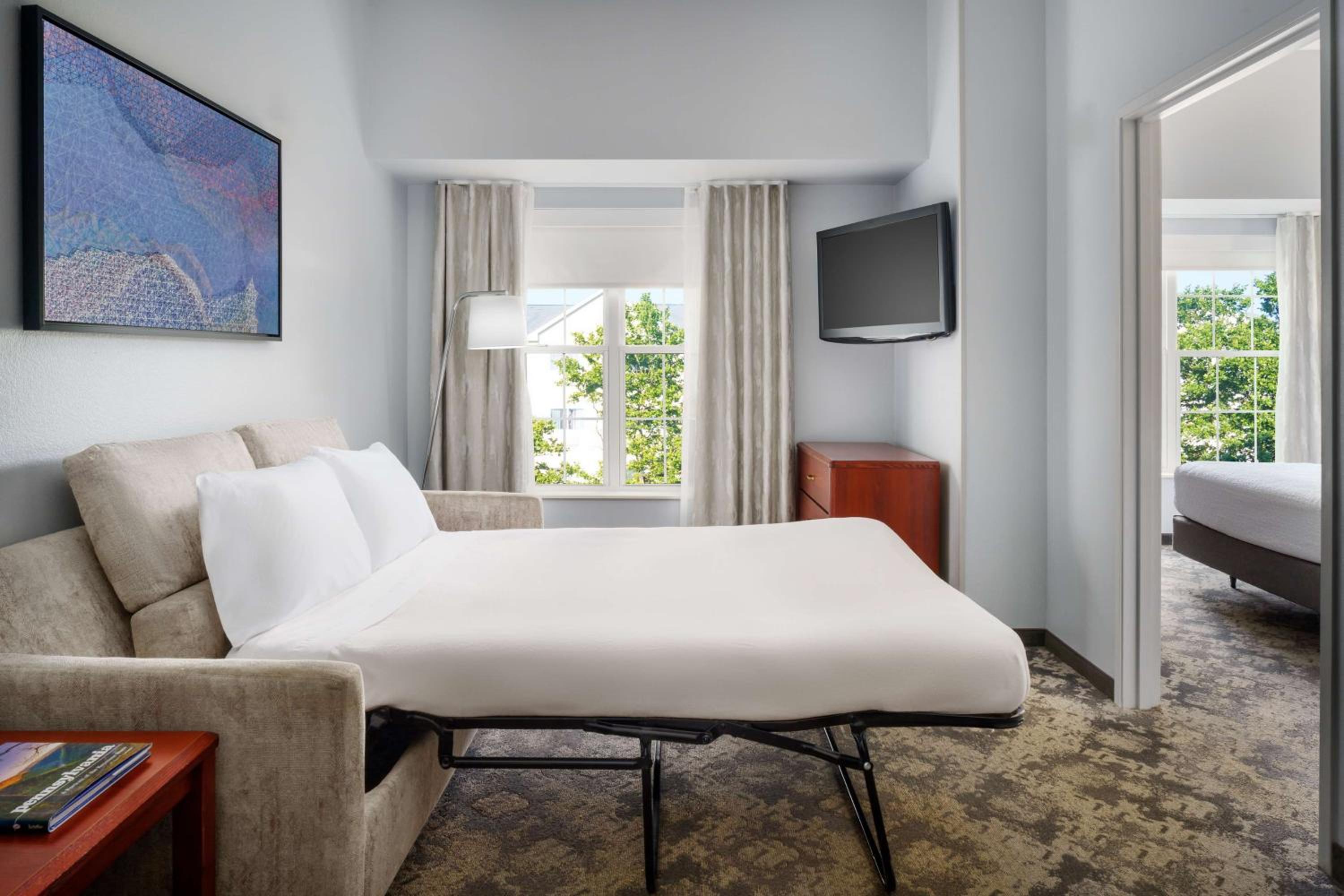 One-Bedroom Queen Suite - Non-Smoking - Photo 7