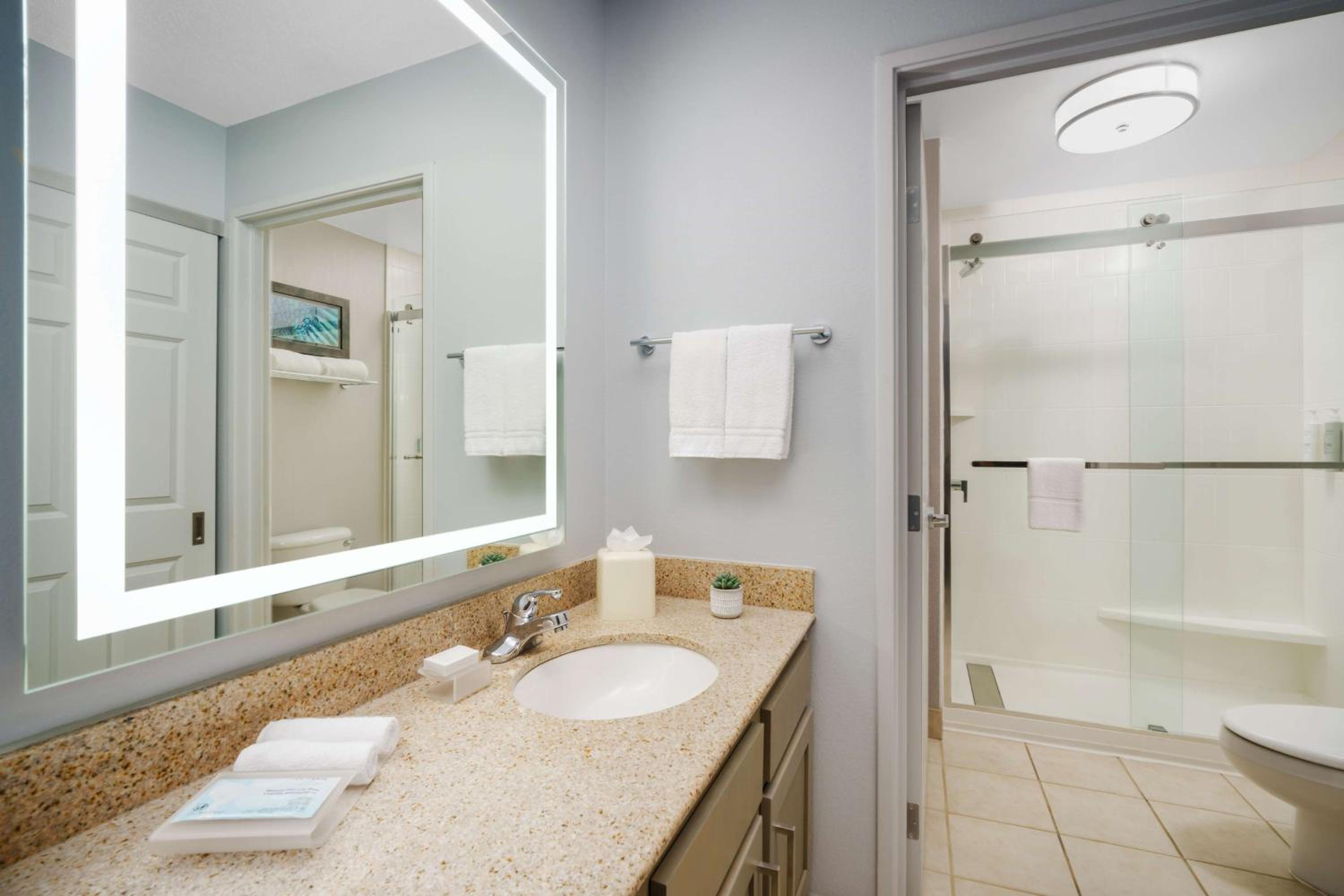 King Studio Suite - Non-Smoking - Photo 2