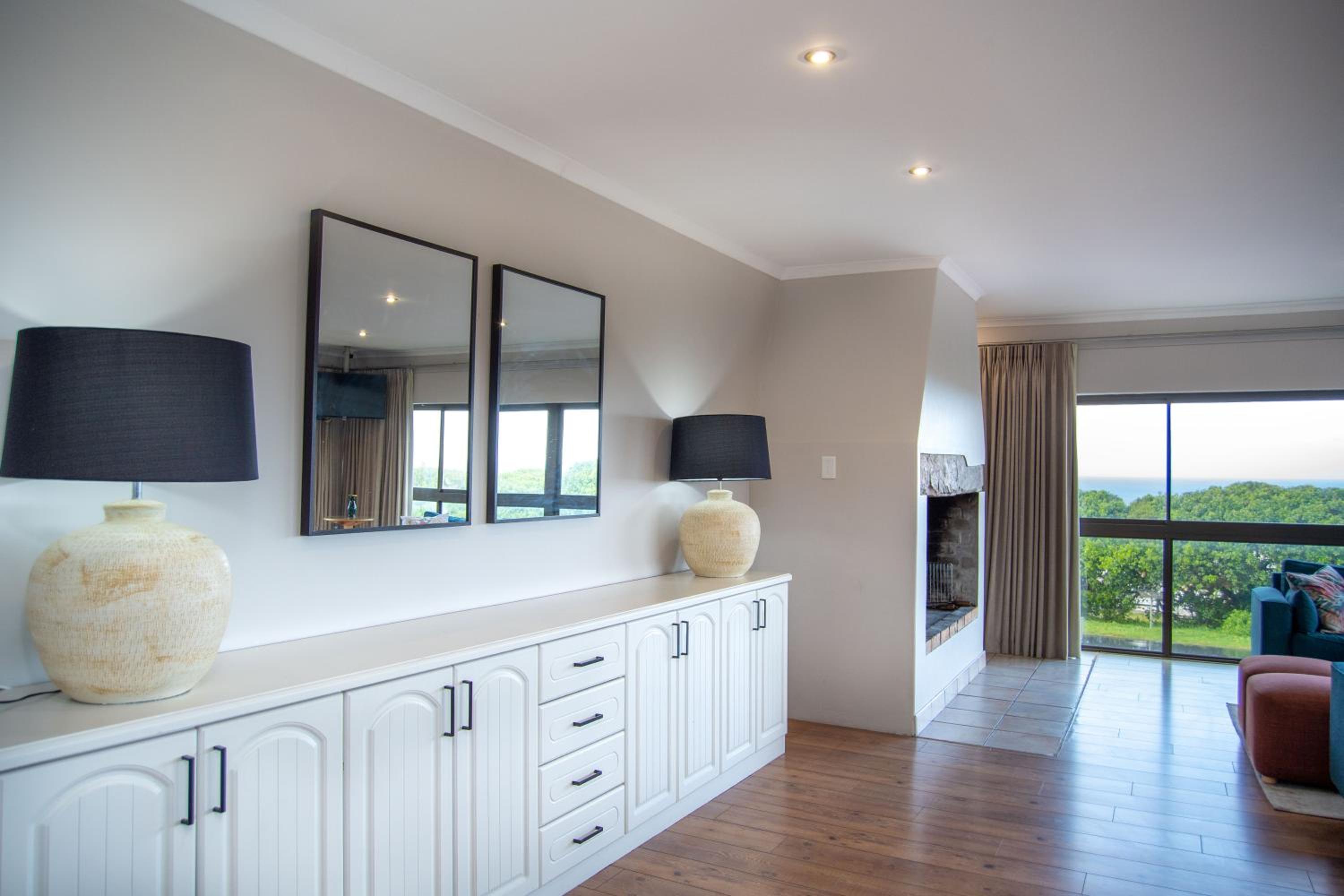 Suite - Photo 1