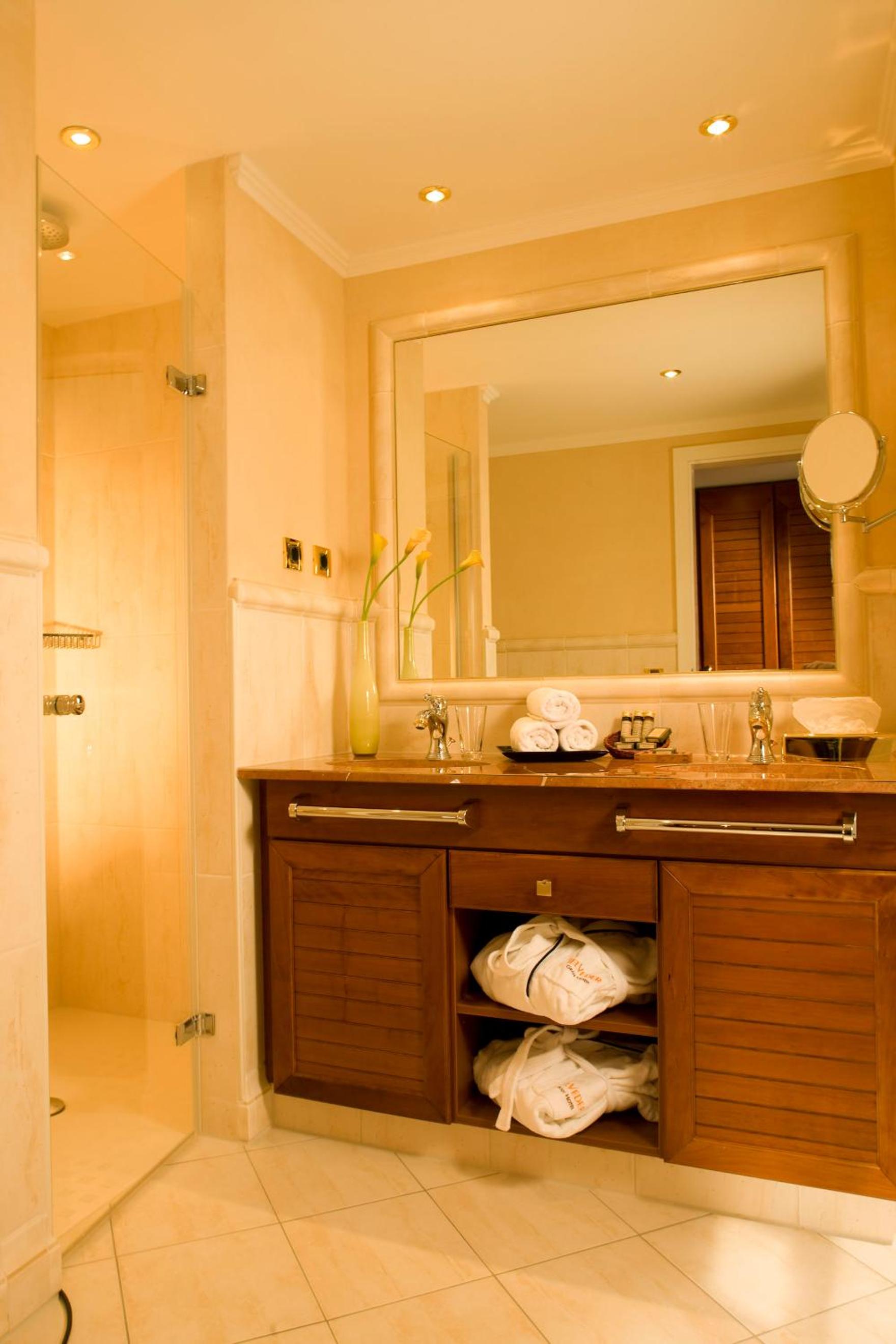 Panorama Suite with Sea View - Photo 2