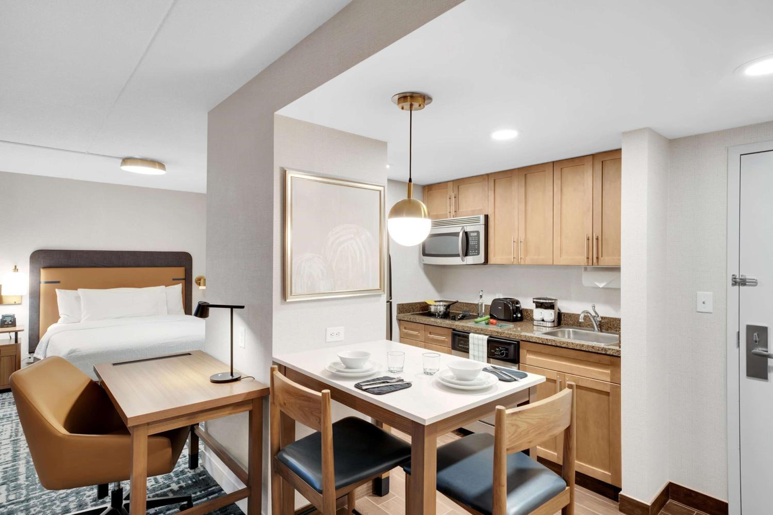 Studio Suite with Two Queen Beds - Photo 3