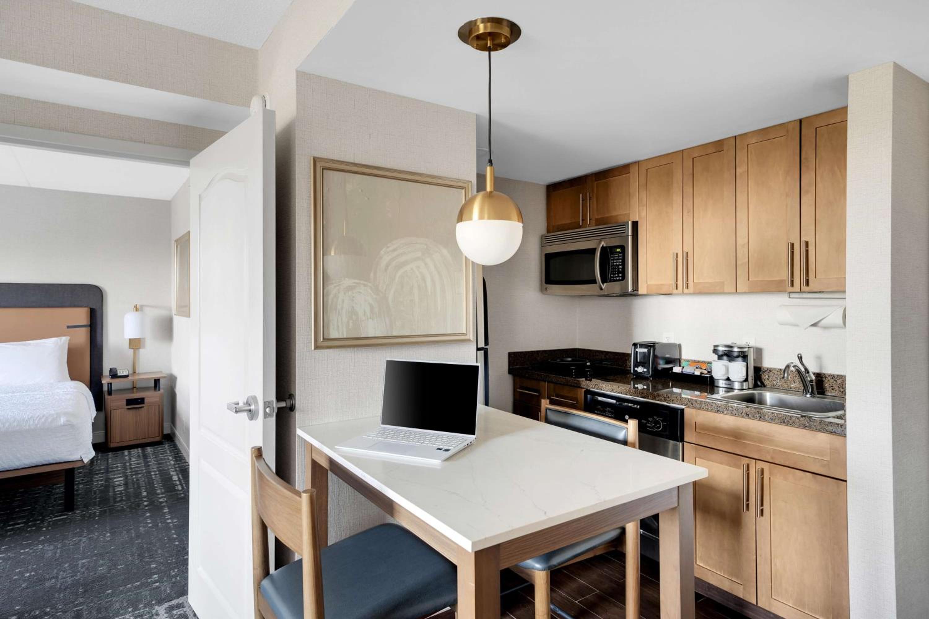 One-Bedroom King Suite - Non-Smoking - Photo 6