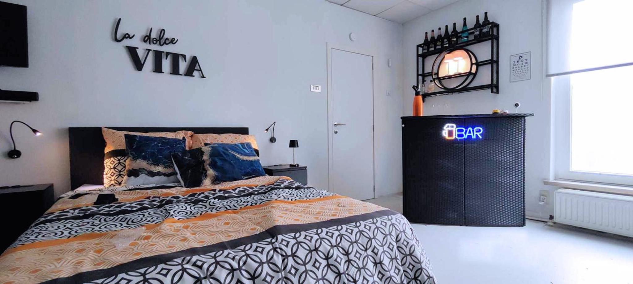One-Bedroom Apartment photo 2