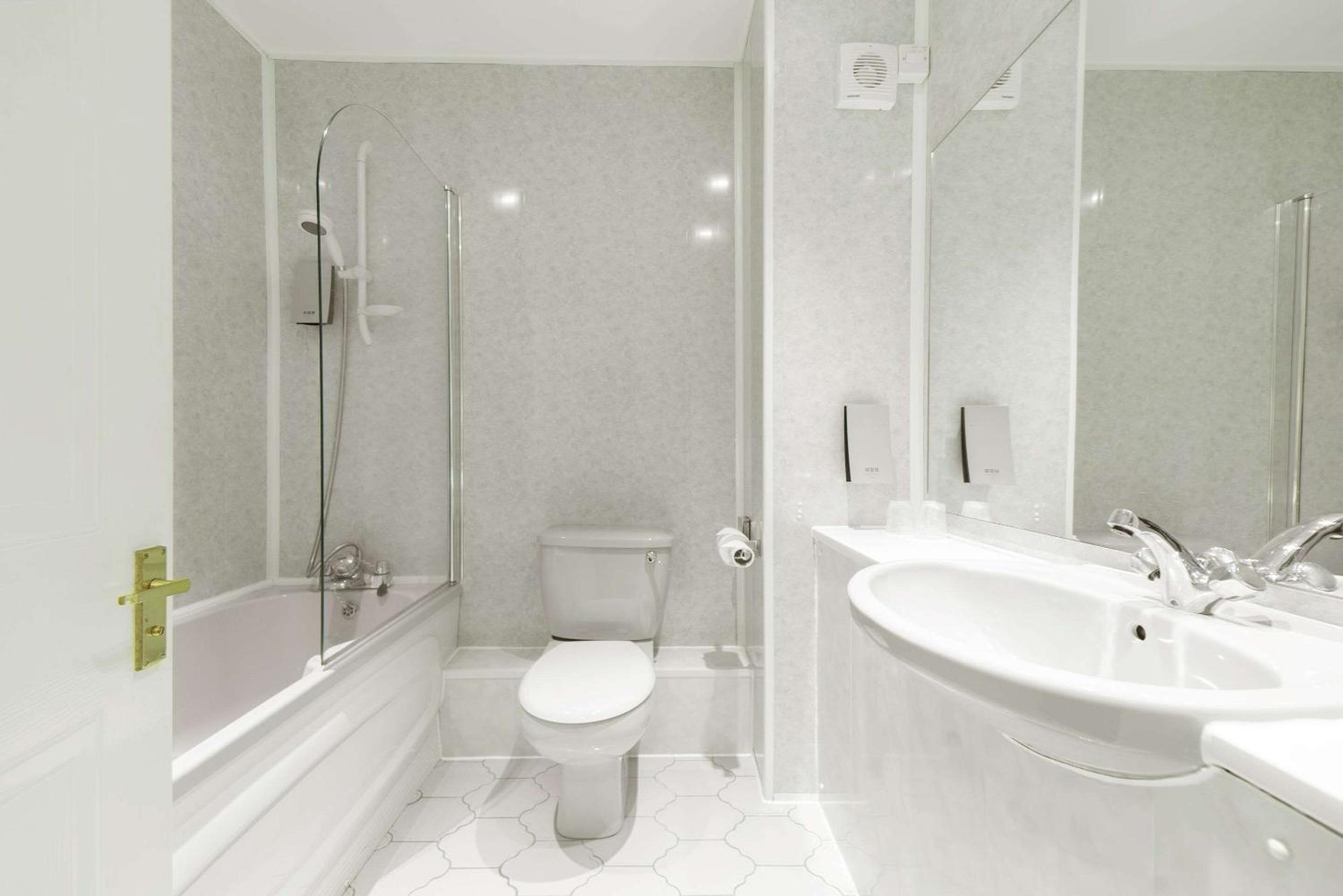 Business Double Room - Photo 6