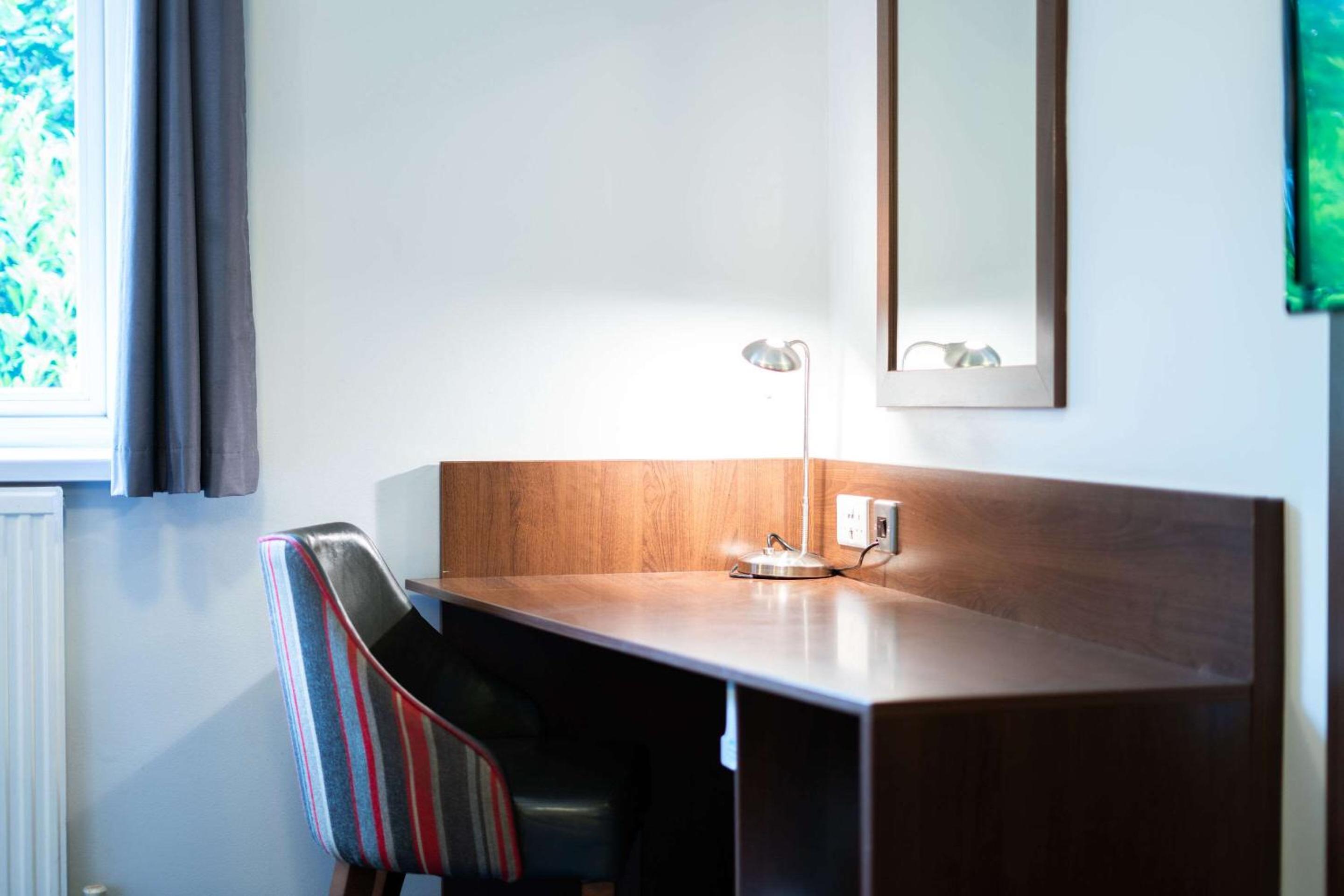 Business Twin Room - Photo 1
