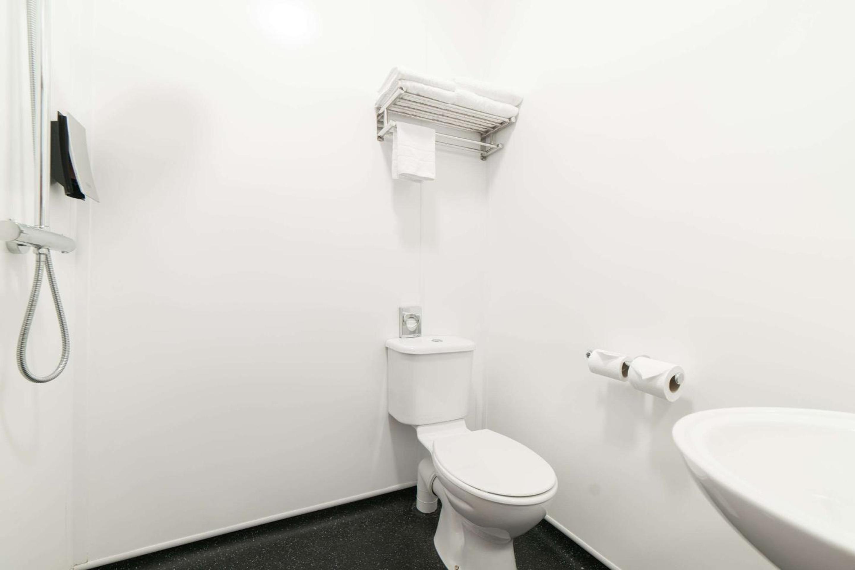 Standard Double Room - Photo 3