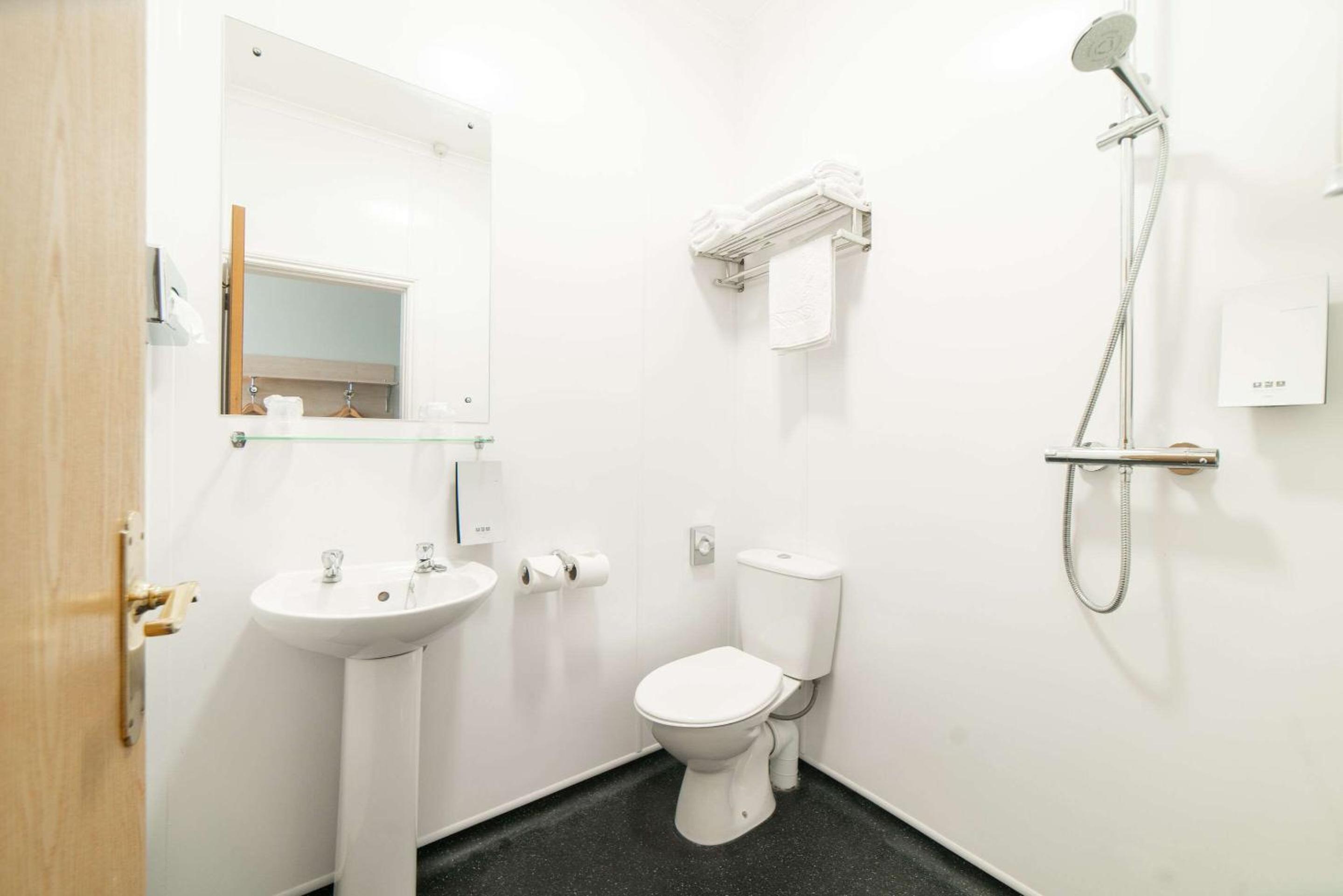 Standard Twin Room - Photo 3