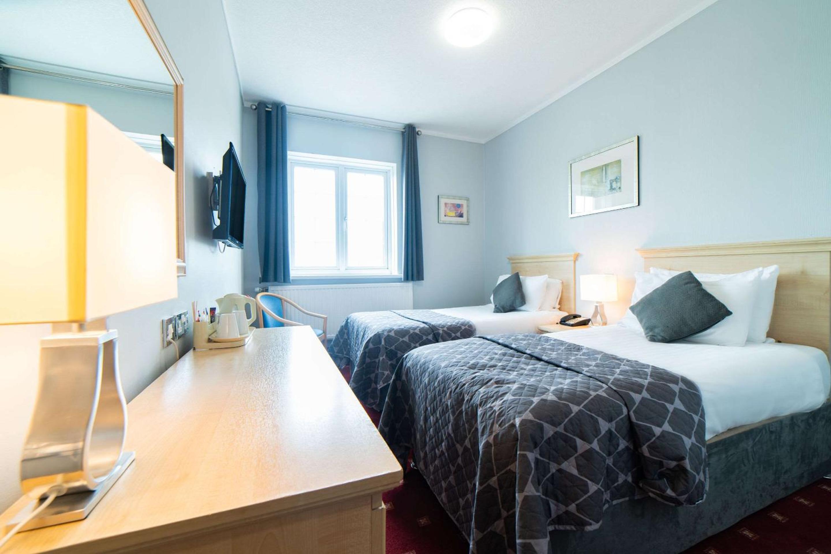 Standard Twin Room - Photo 1