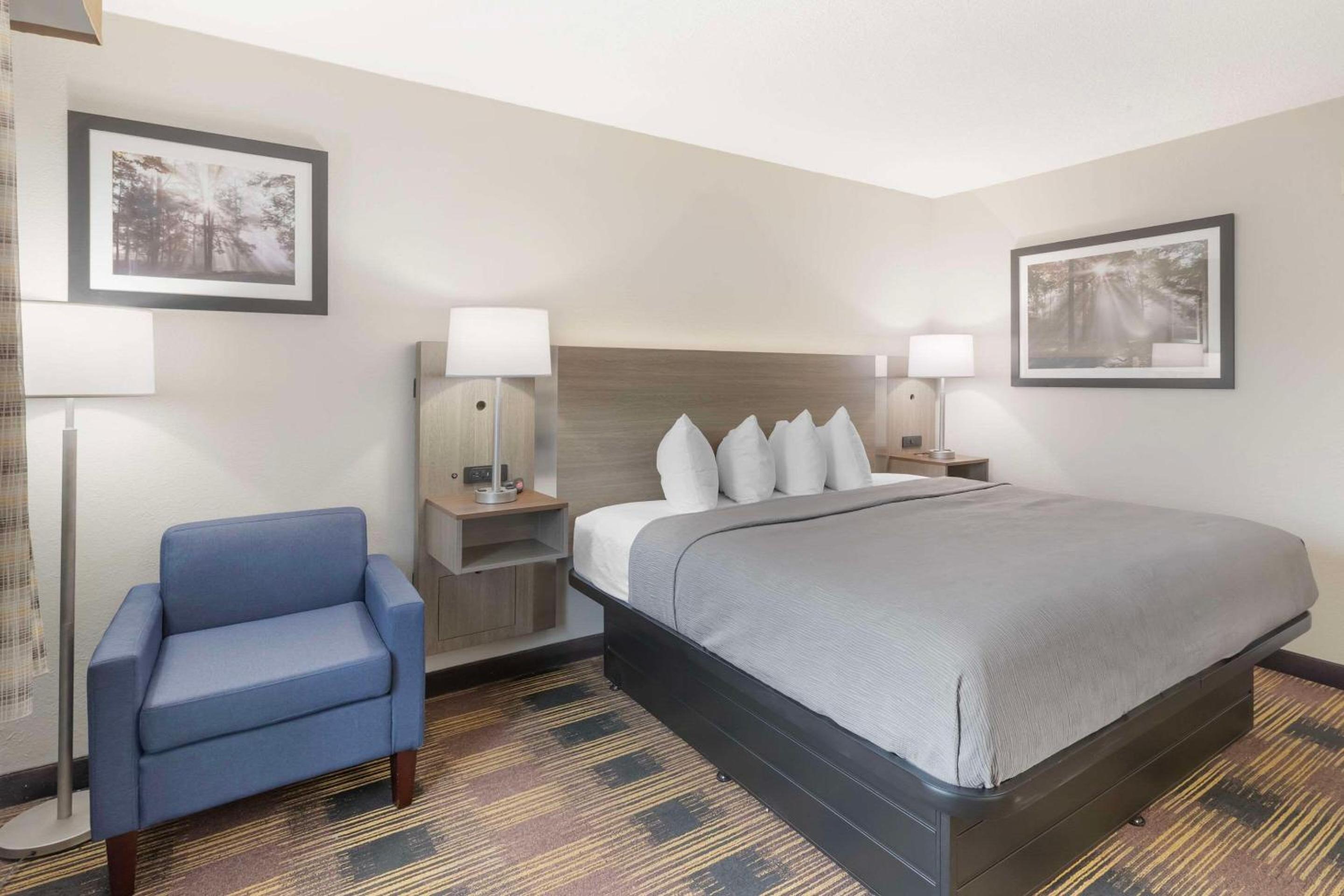 Queen Room with Two Queen Beds - Photo 1