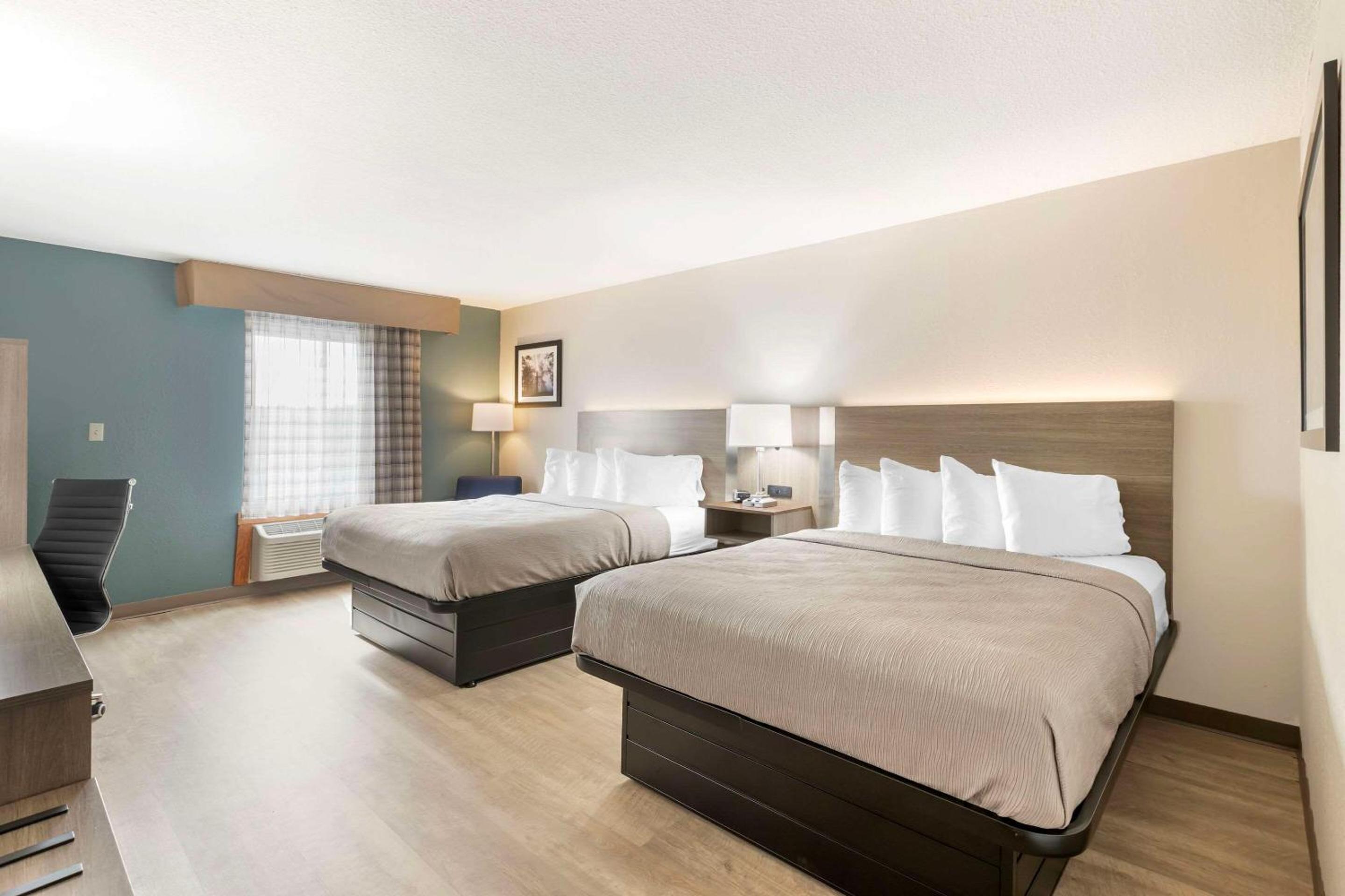 Queen Room with Two Queen Beds - Photo 6