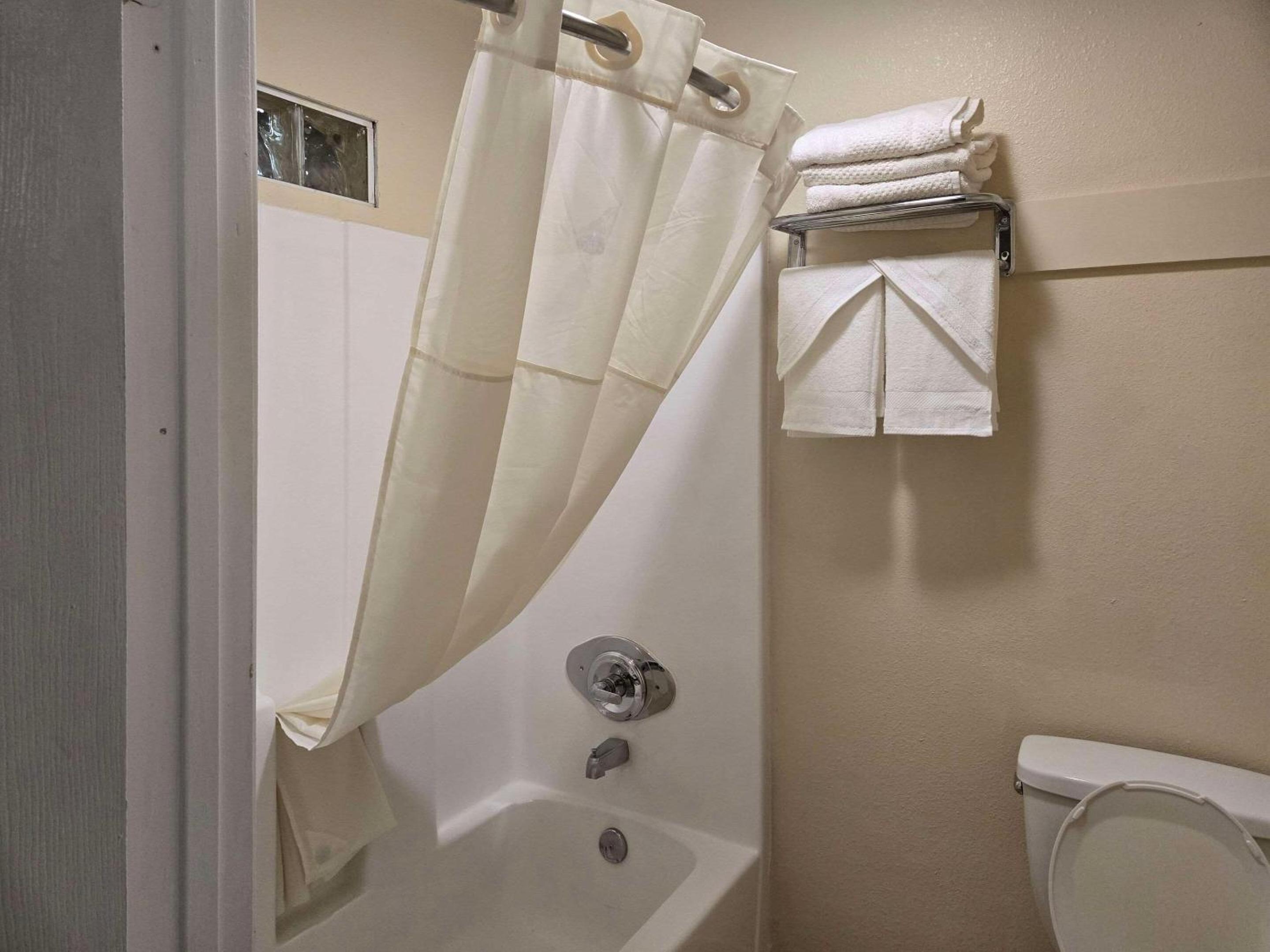 King Room with Pool View - Photo 8
