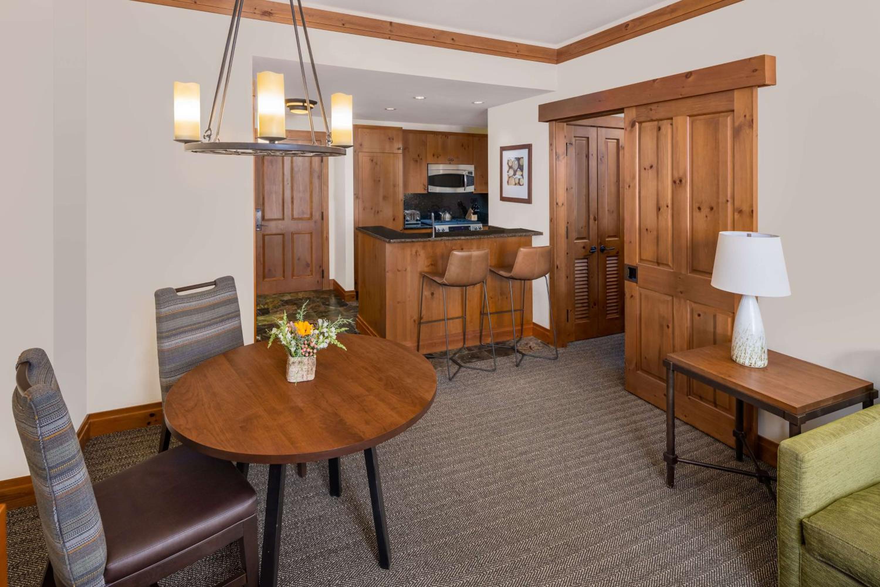 One-Bedroom Suite - Photo 13