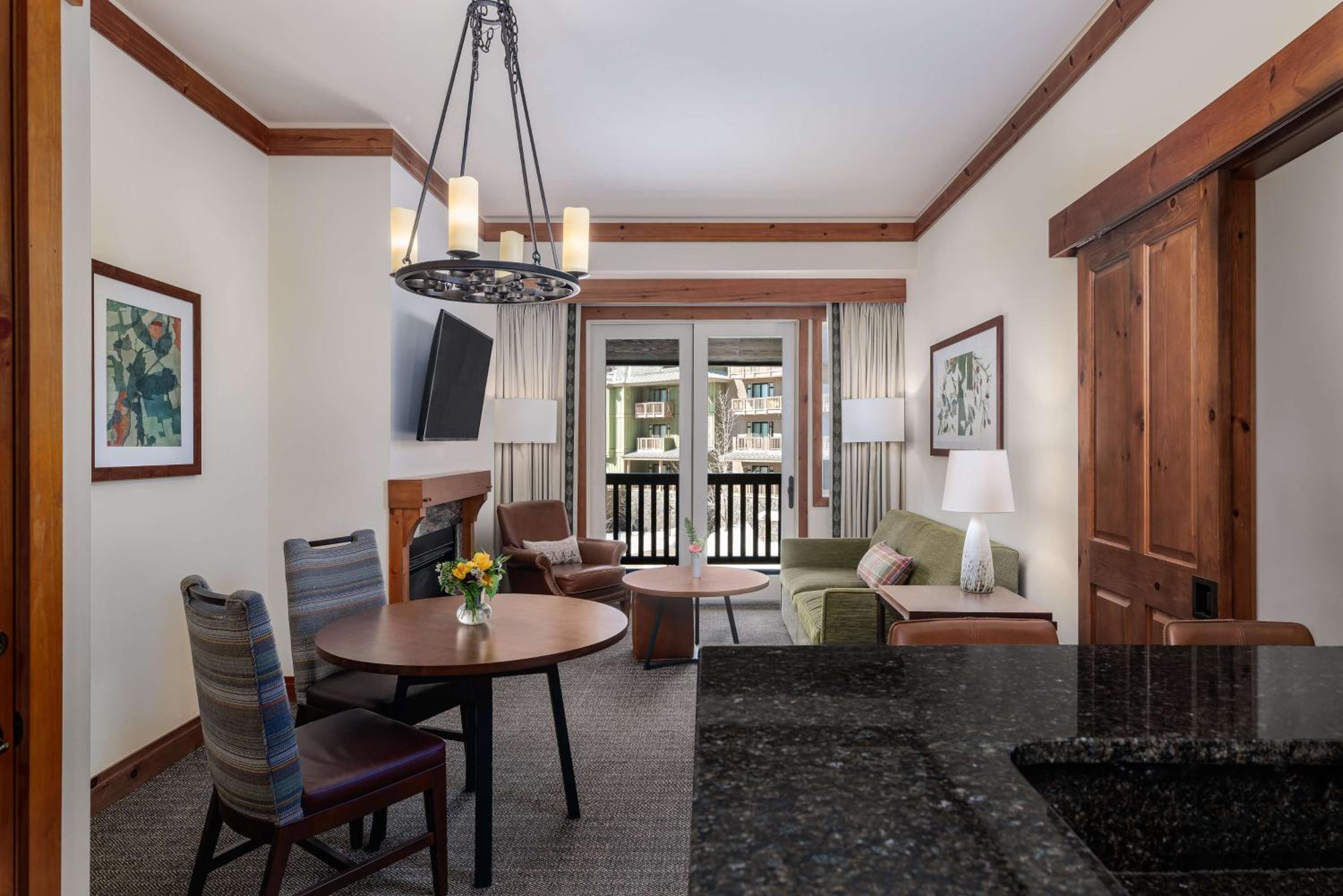 One-Bedroom Suite - Photo 2
