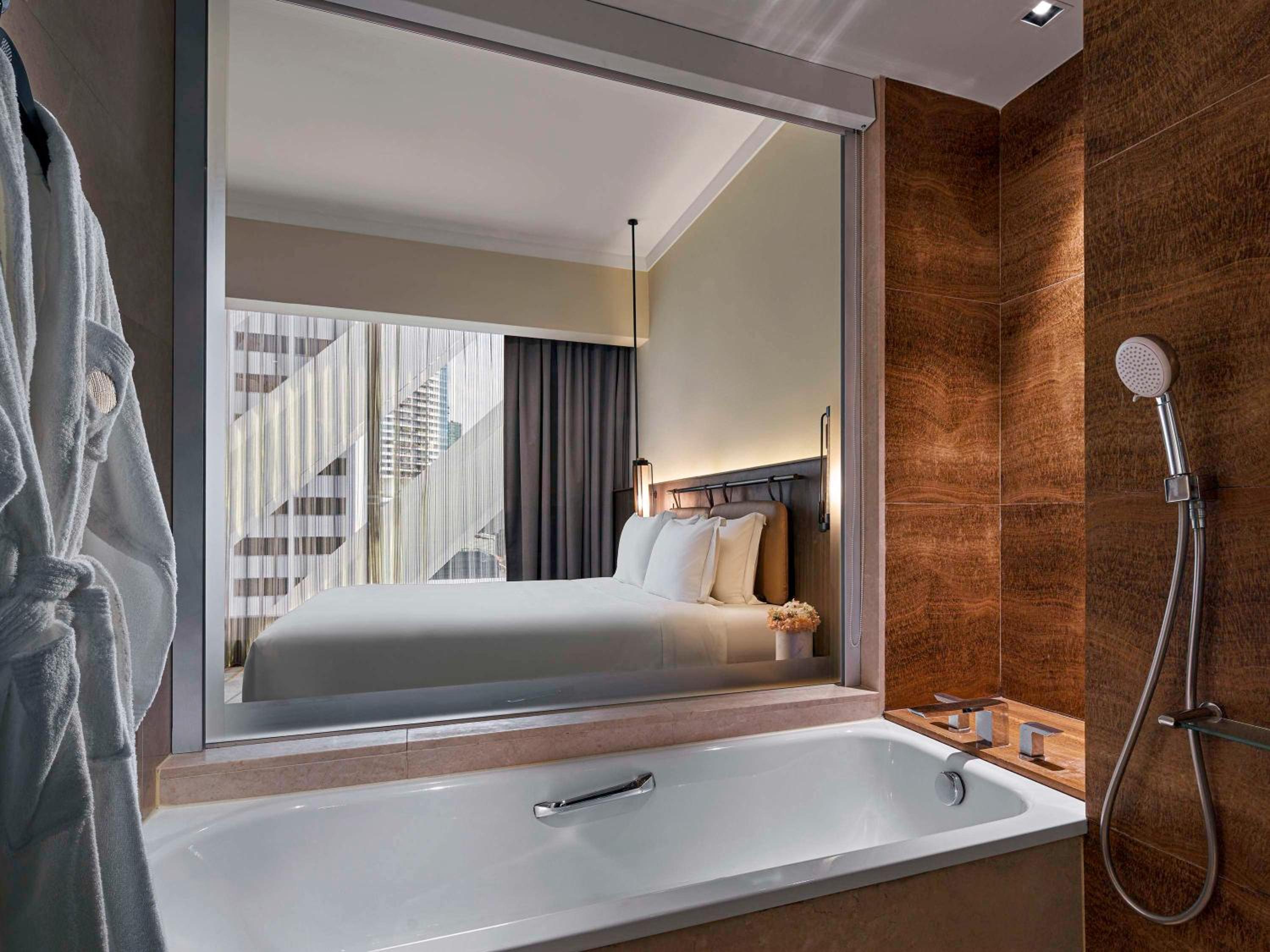 Premier Room, 1 King Bed, Orchard Paragon View photo 2