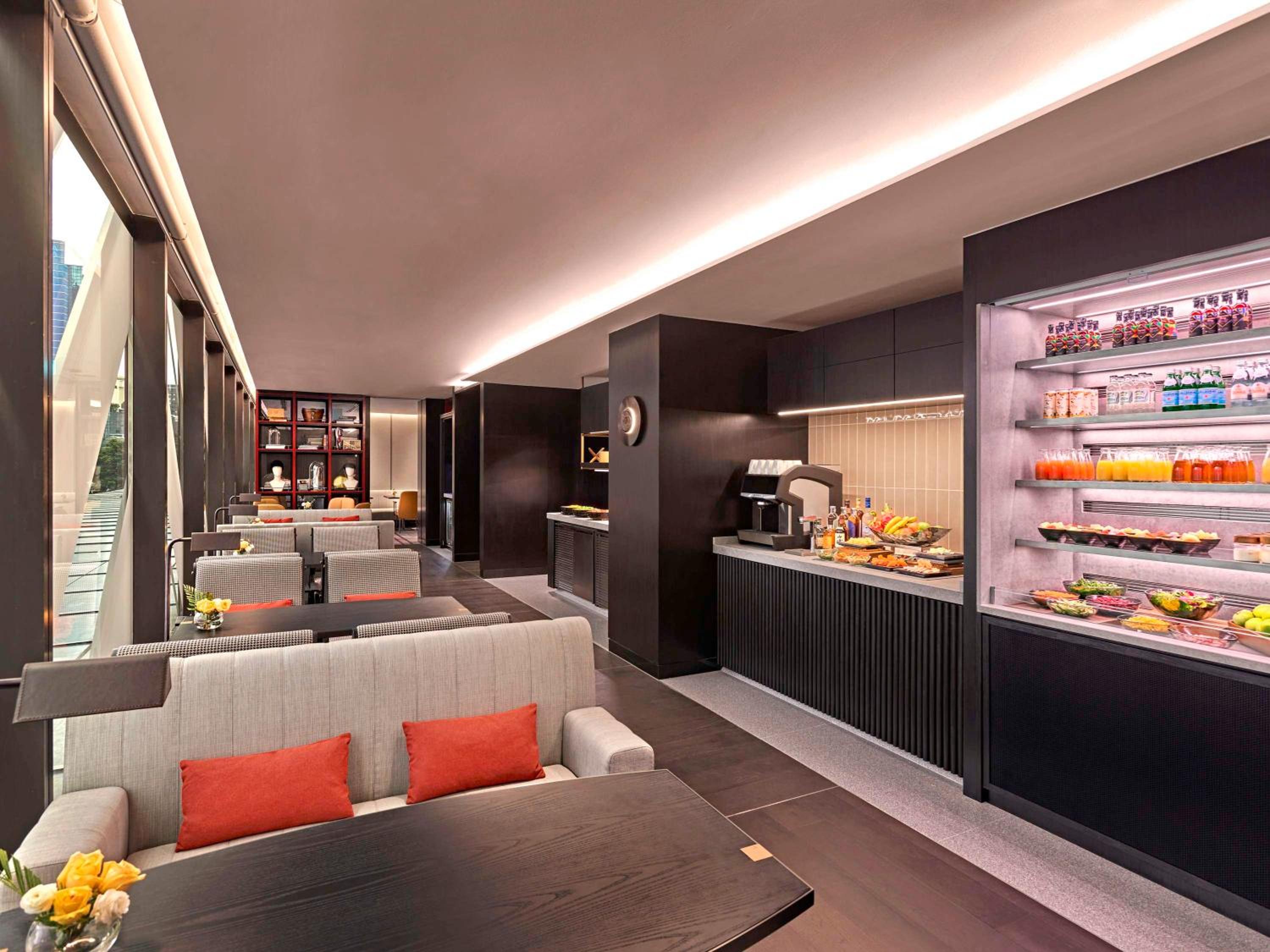 Club Residence, 1 King Bed, Lounge Access photo 3