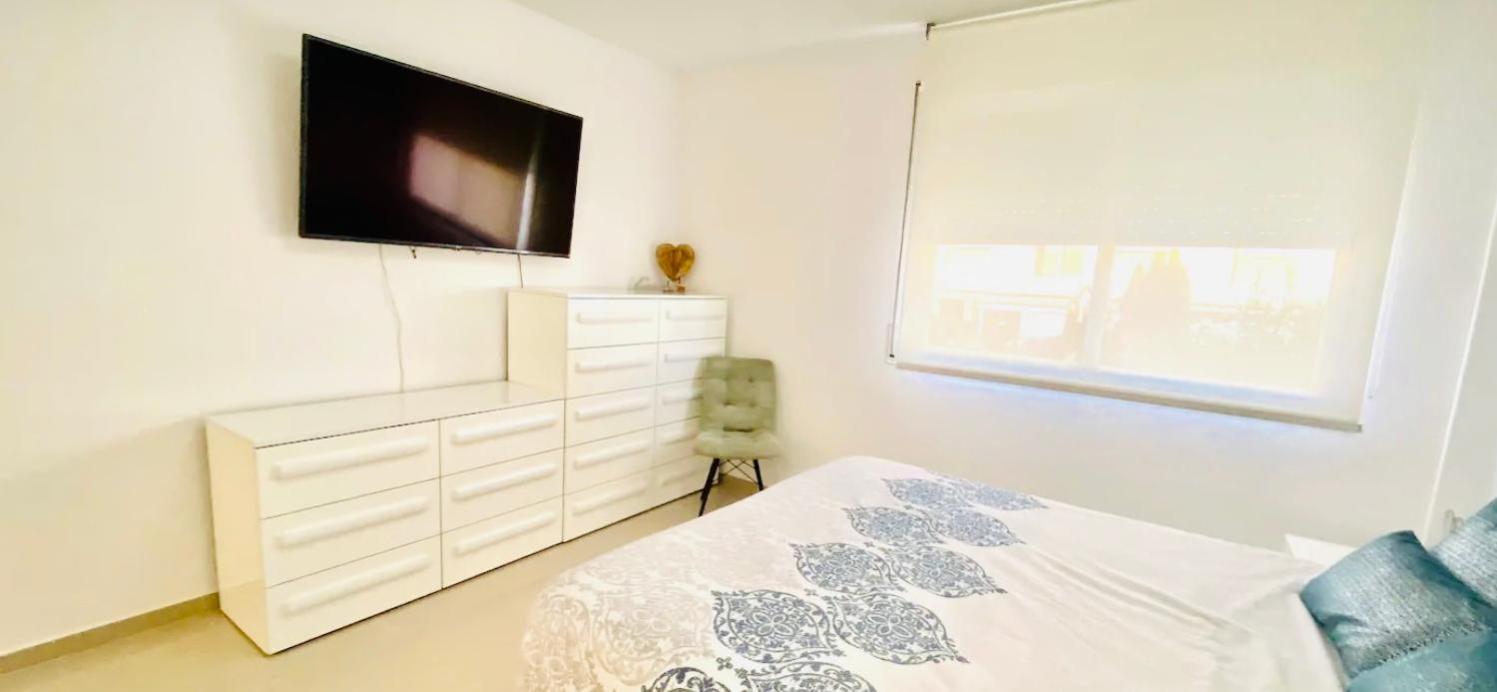 Three-Bedroom Apartment photo 3