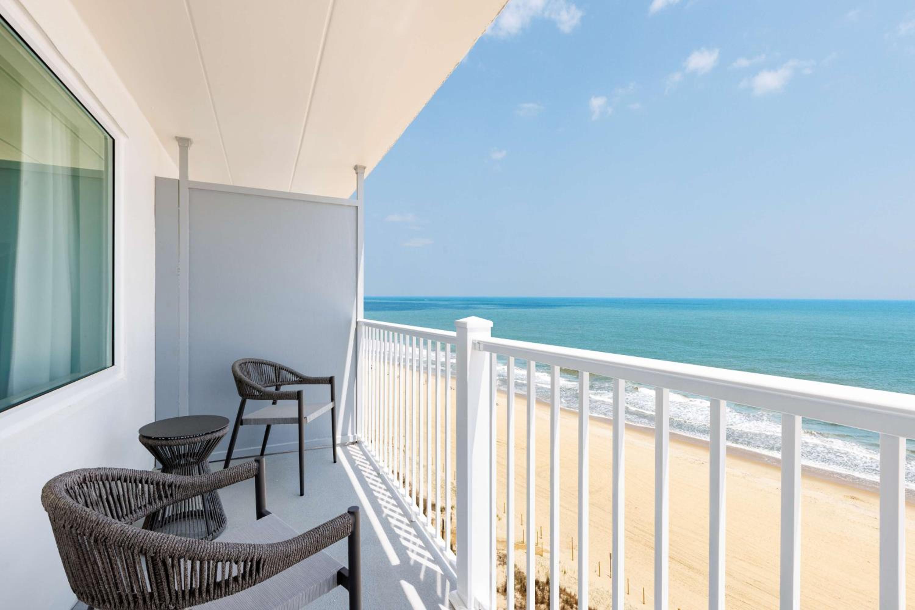 Queen Room with Two Queen Beds - Hearing Accessible/High Floor/View photo 3