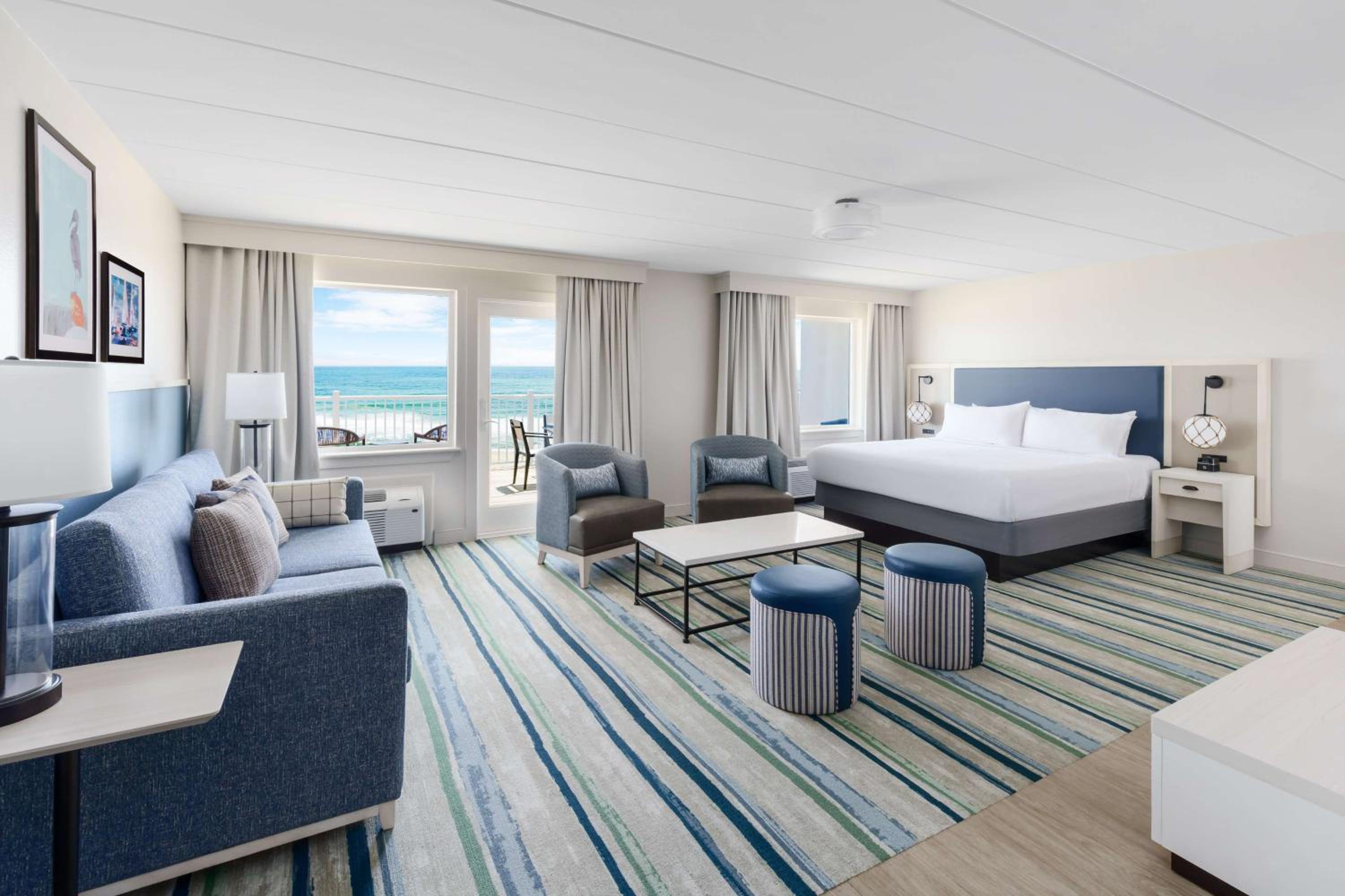 King Studio Suite with Kitchenette and Oceanfront photo 1