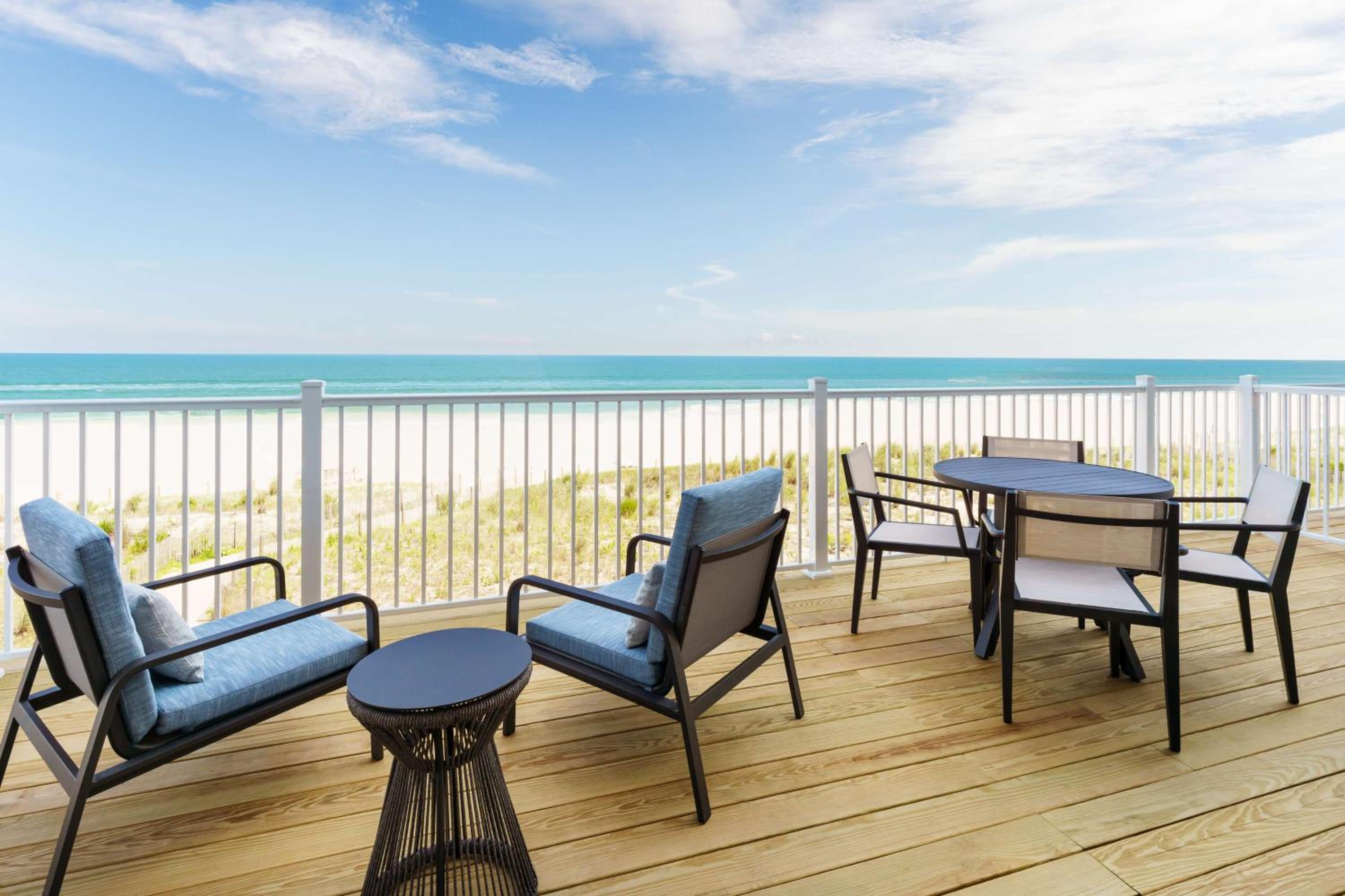 King Studio Suite with Kitchenette and Oceanfront photo 3
