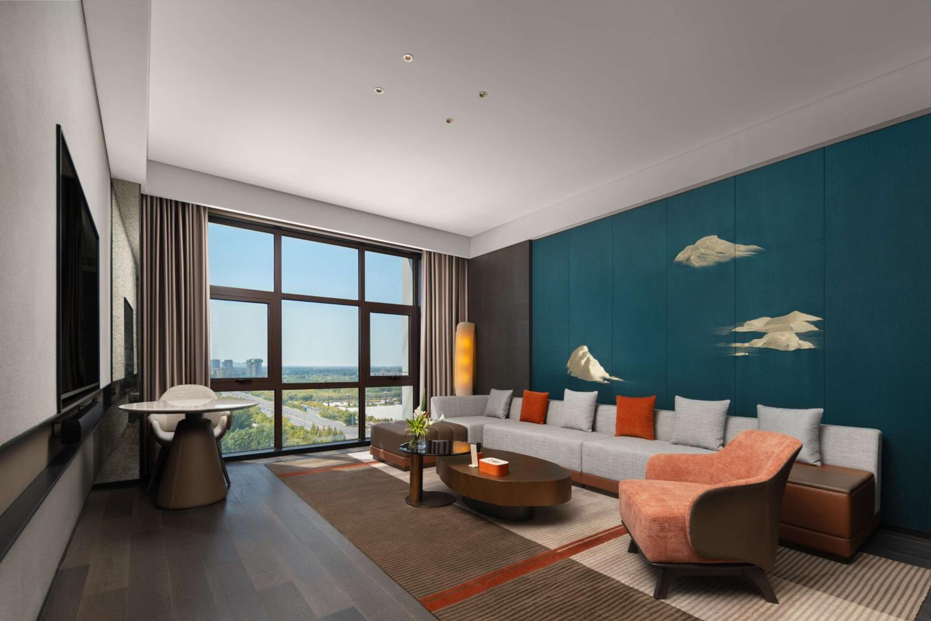 Deluxe King Suite photo 3