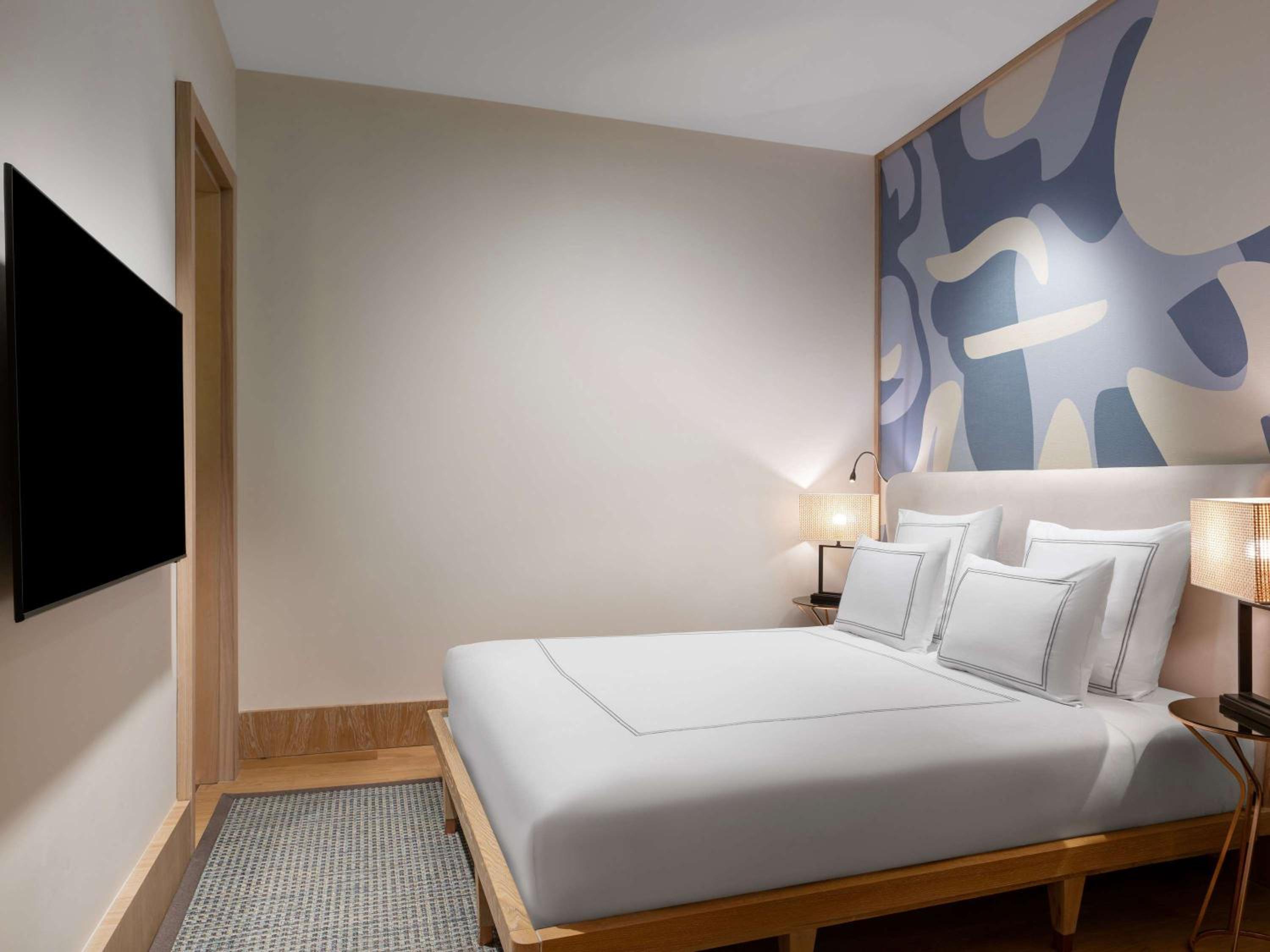 Junior Suite with Courtyard View photo 2