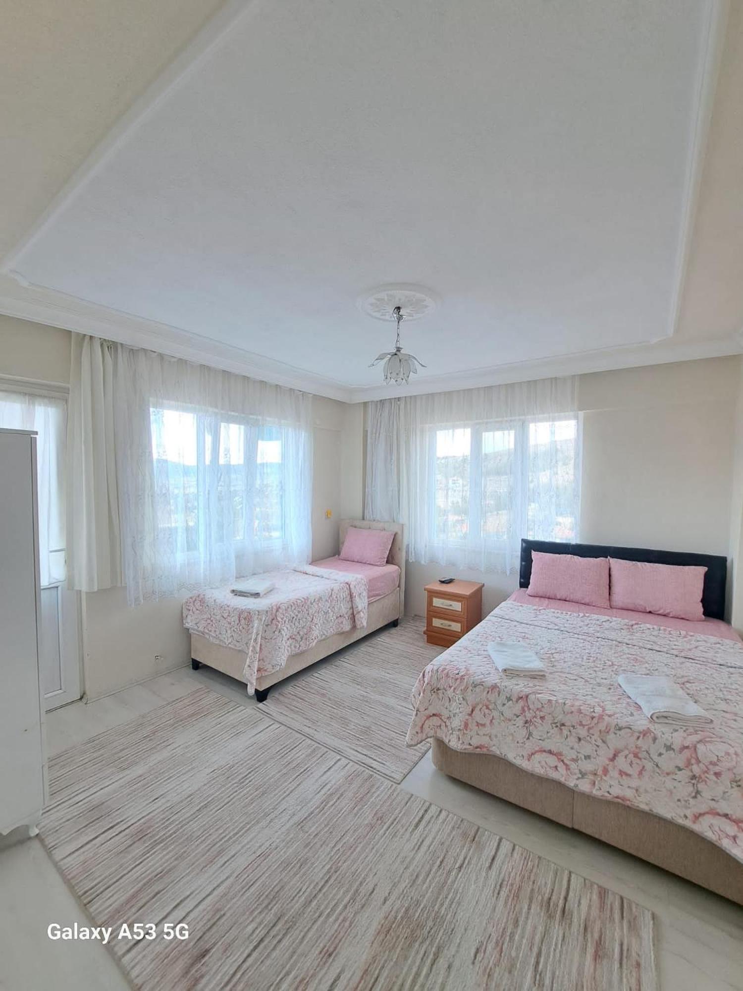 One-Bedroom Apartment - Photo 1