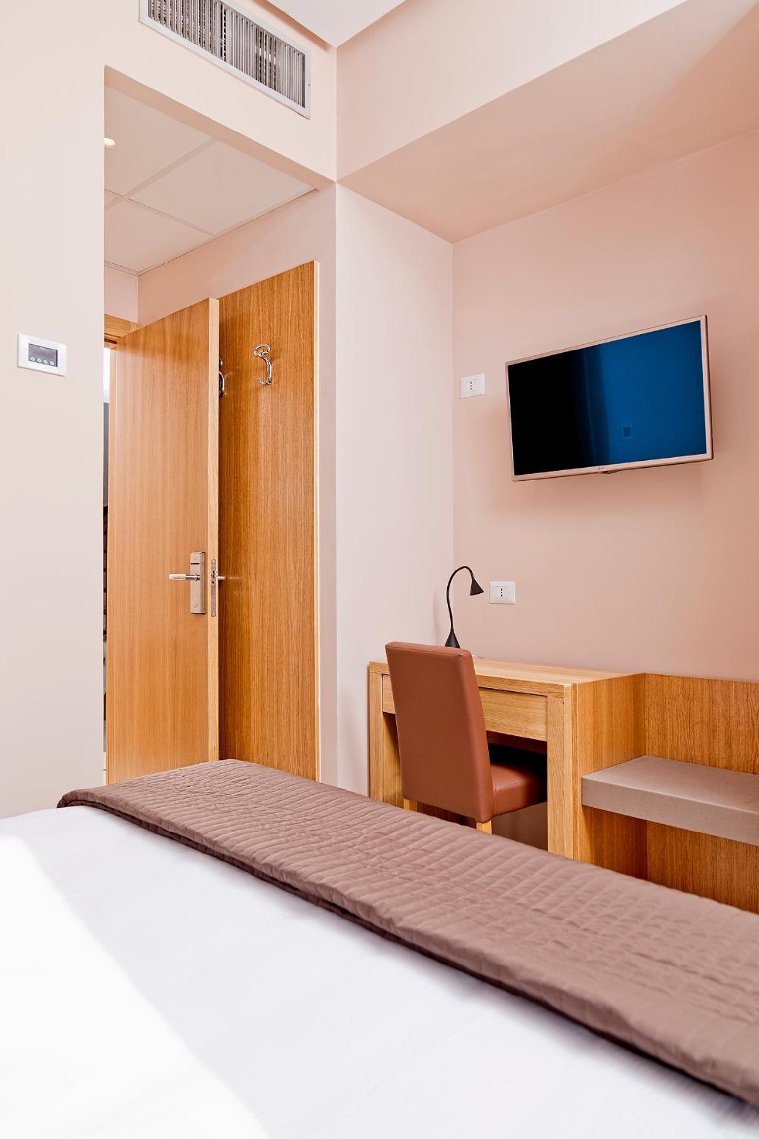 Double Room - Photo 21