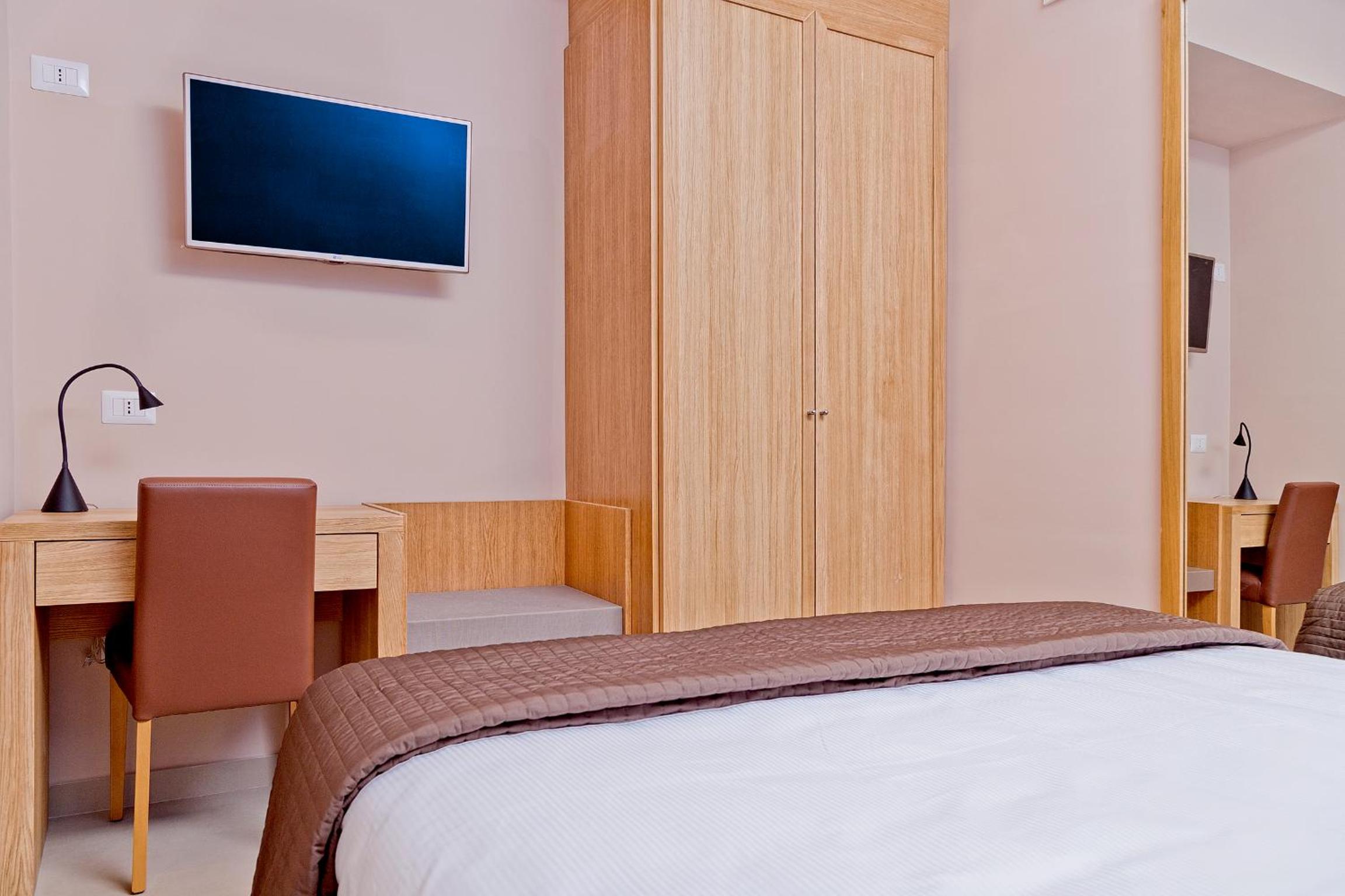 Double Room - Photo 20