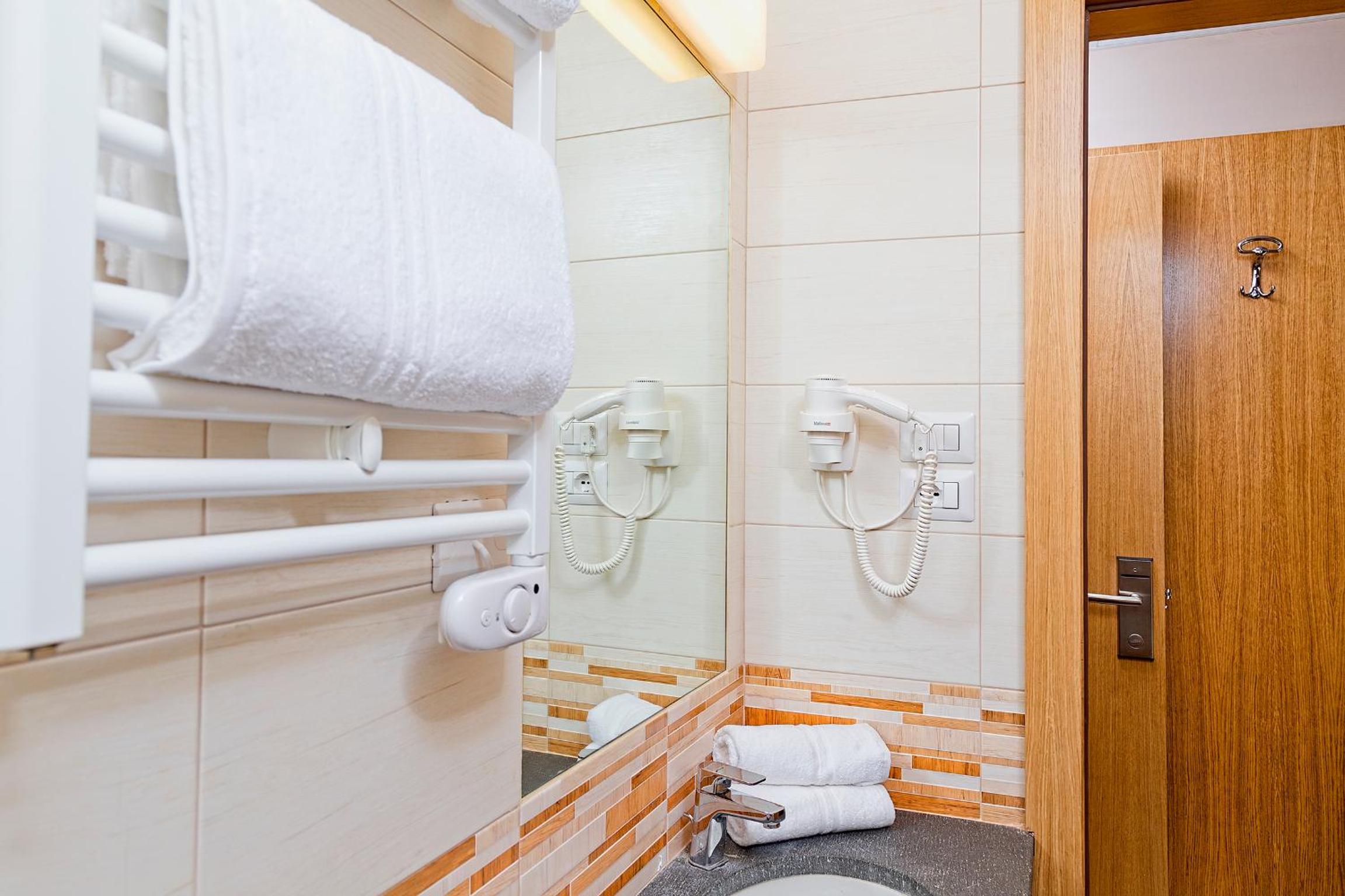 Double Room - Photo 17