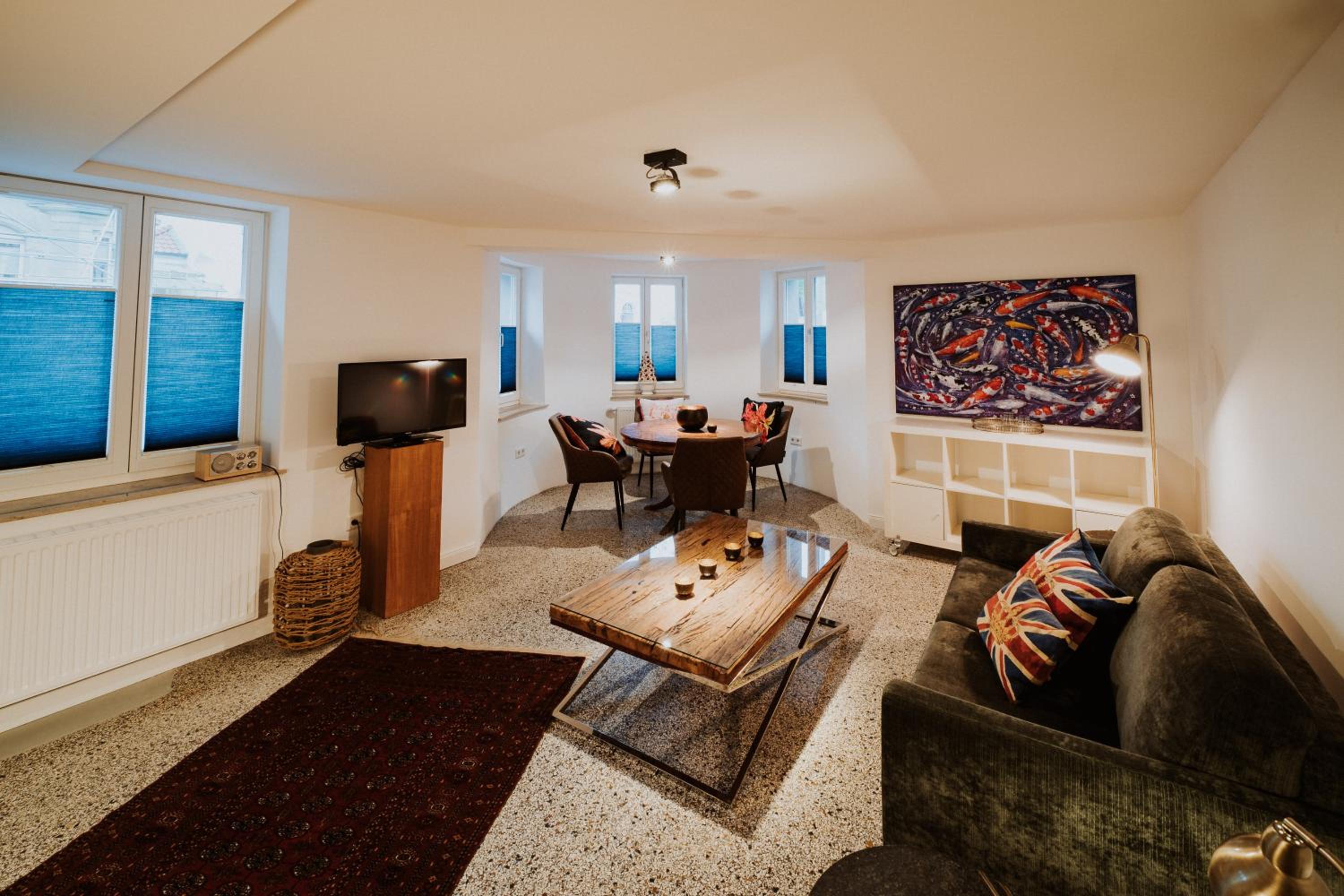 One-Bedroom Apartment photo 1