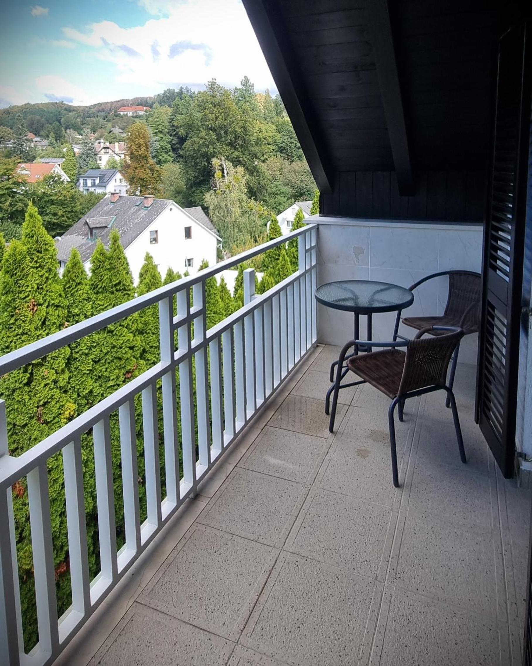 Deluxe Double Room with Balcony photo 3