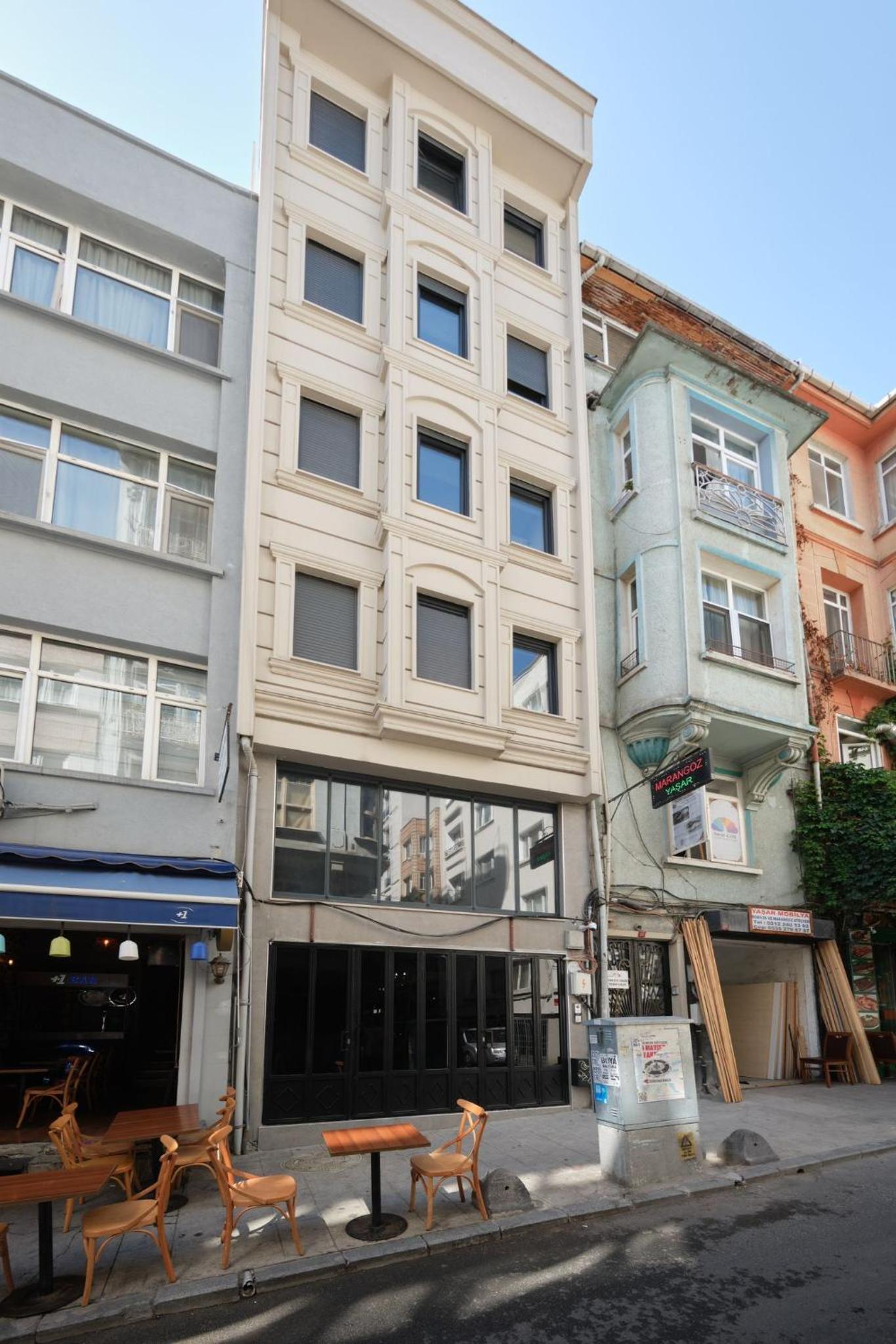 One-Bedroom Apartment with City View photo 2