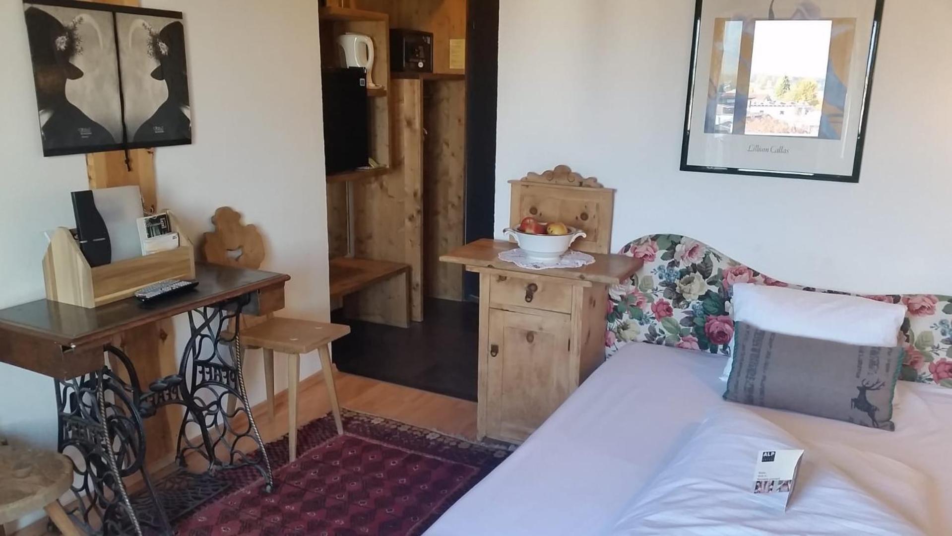 Single Room photo 2