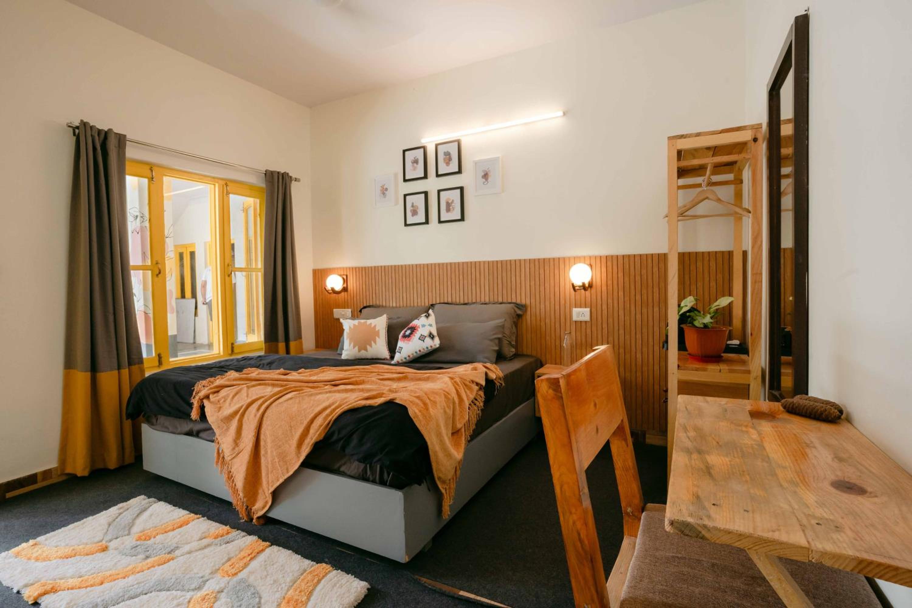 Deluxe Double room (Double Room with Attached Bathroom, High Speed WiFi) - Photo 1