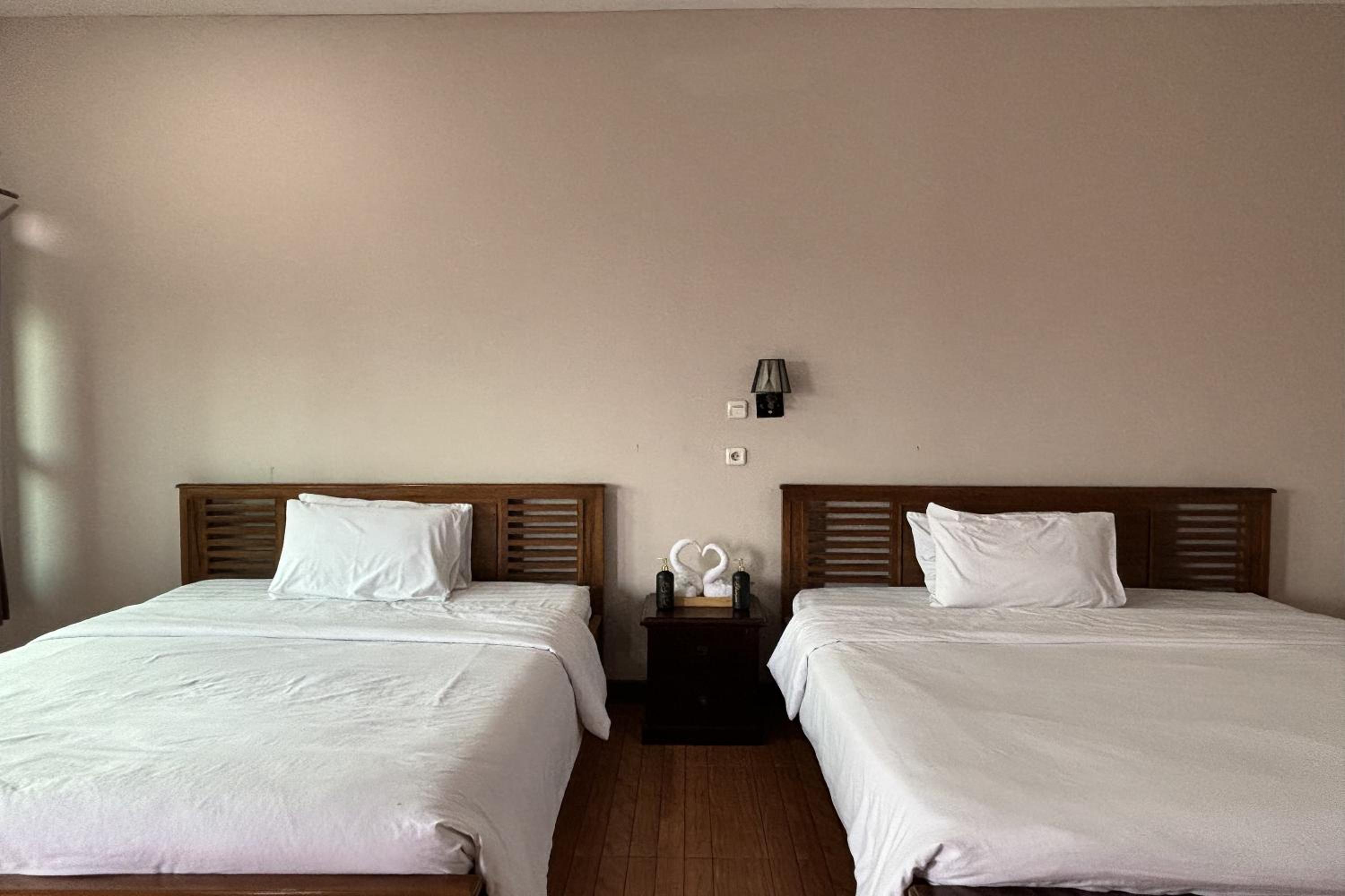 King Room with Two King Beds photo 2