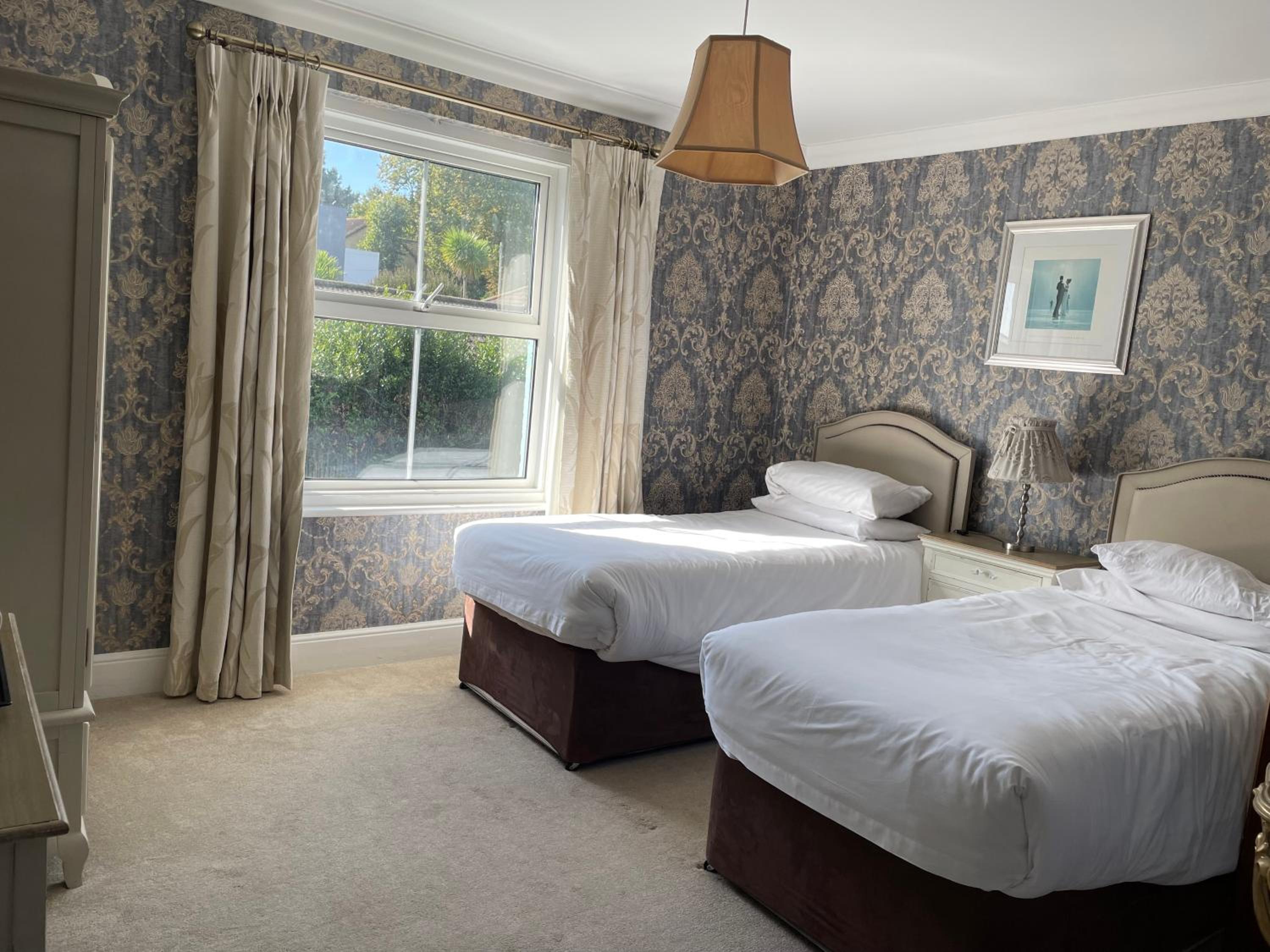 Deluxe Twin Room - Photo 2