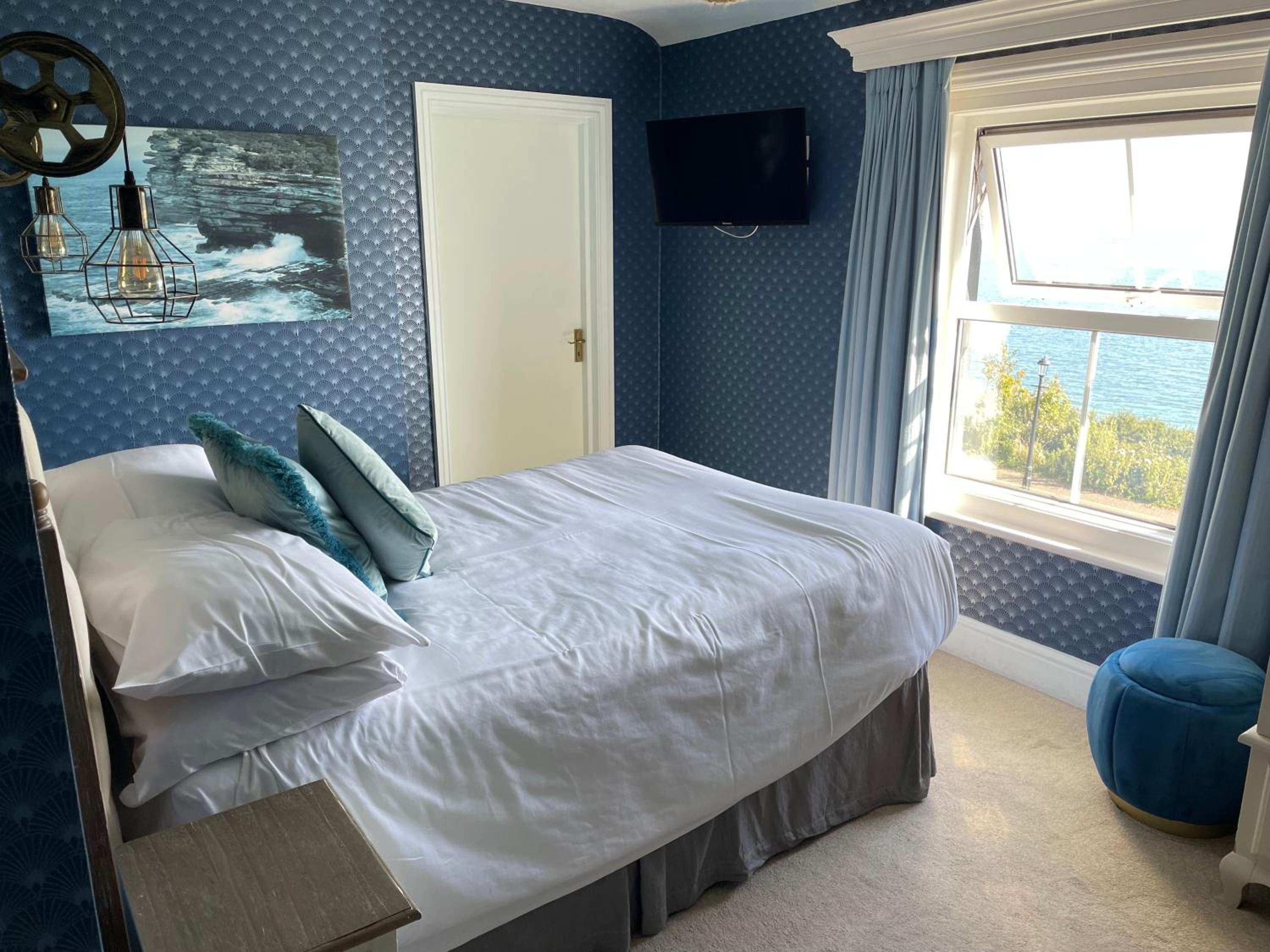 Deluxe Double Room with Sea View - Photo 25