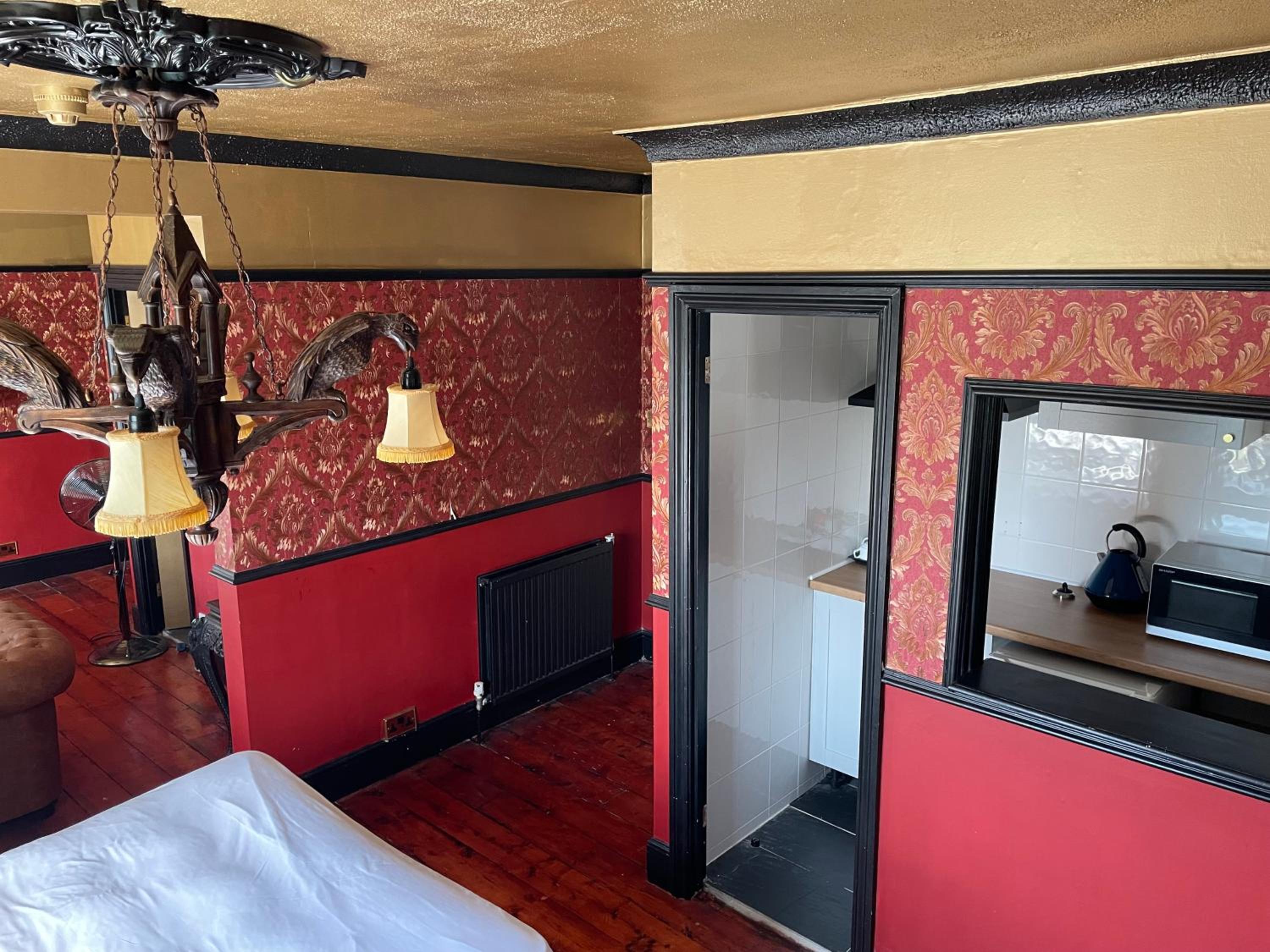 Suite Apartment - Photo 2