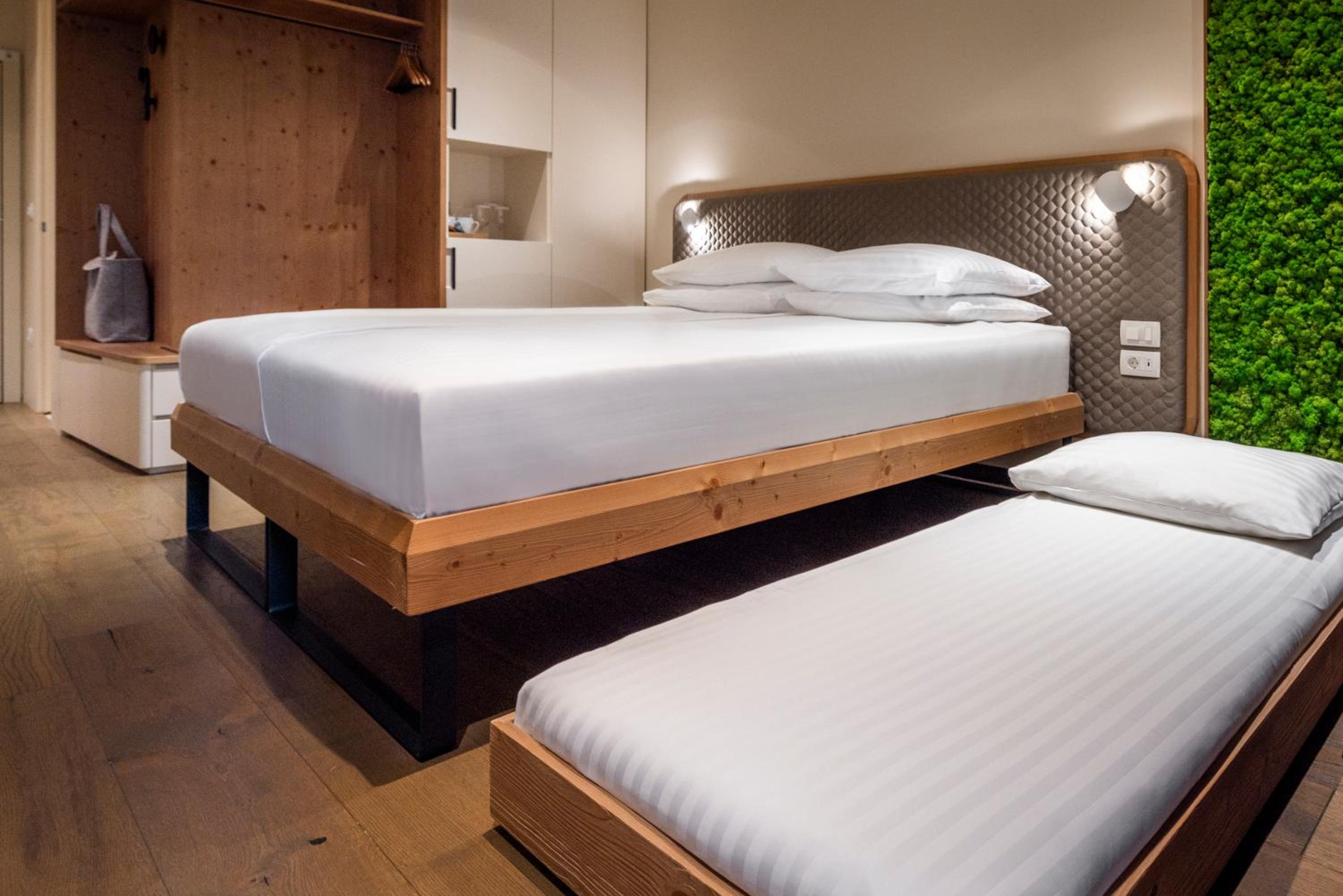 Double Room with Balcony and Extra Bed