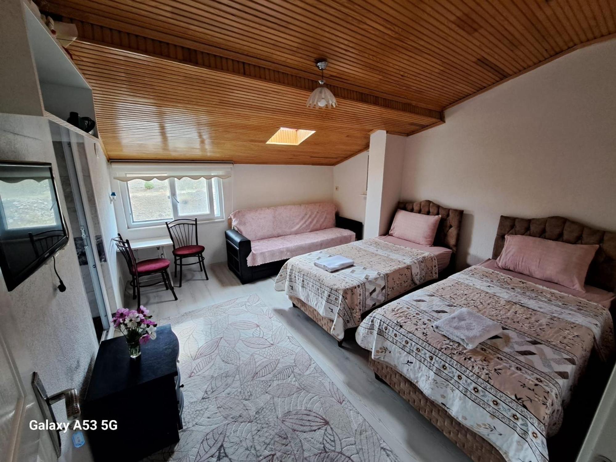 Triple Room with Private Bathroom photo 1