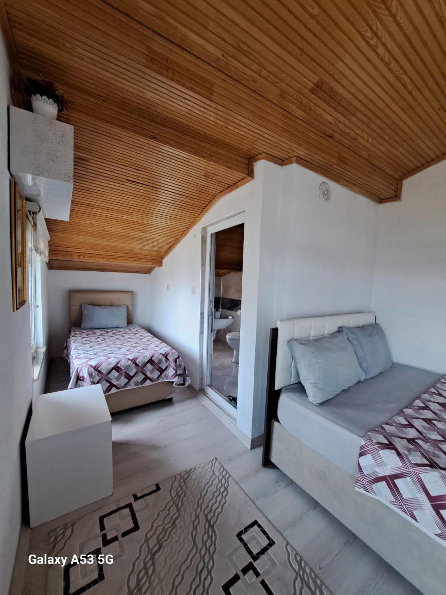 Triple Room with Private Bathroom - Photo 3