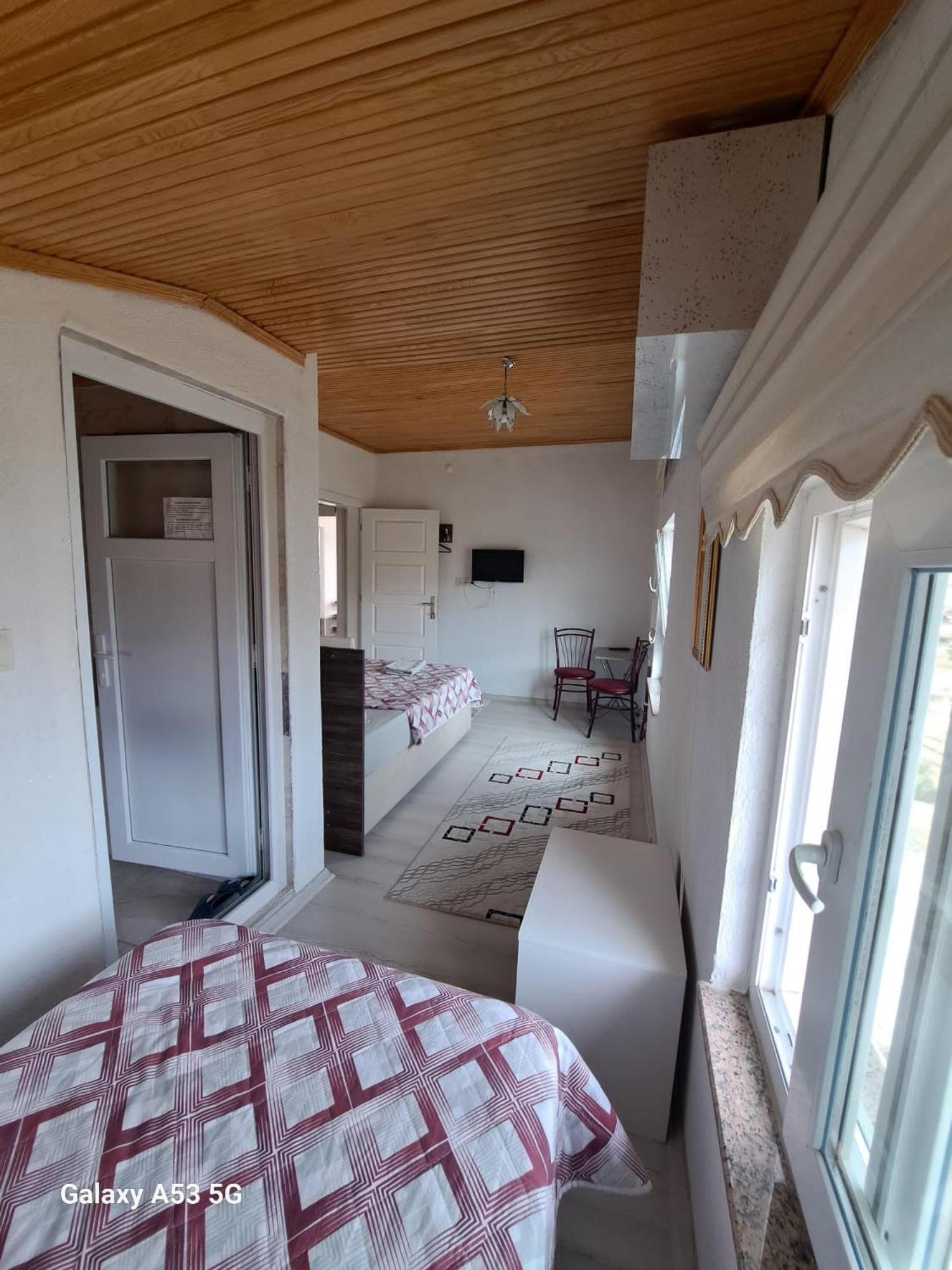 Triple Room with Private Bathroom - Photo 2