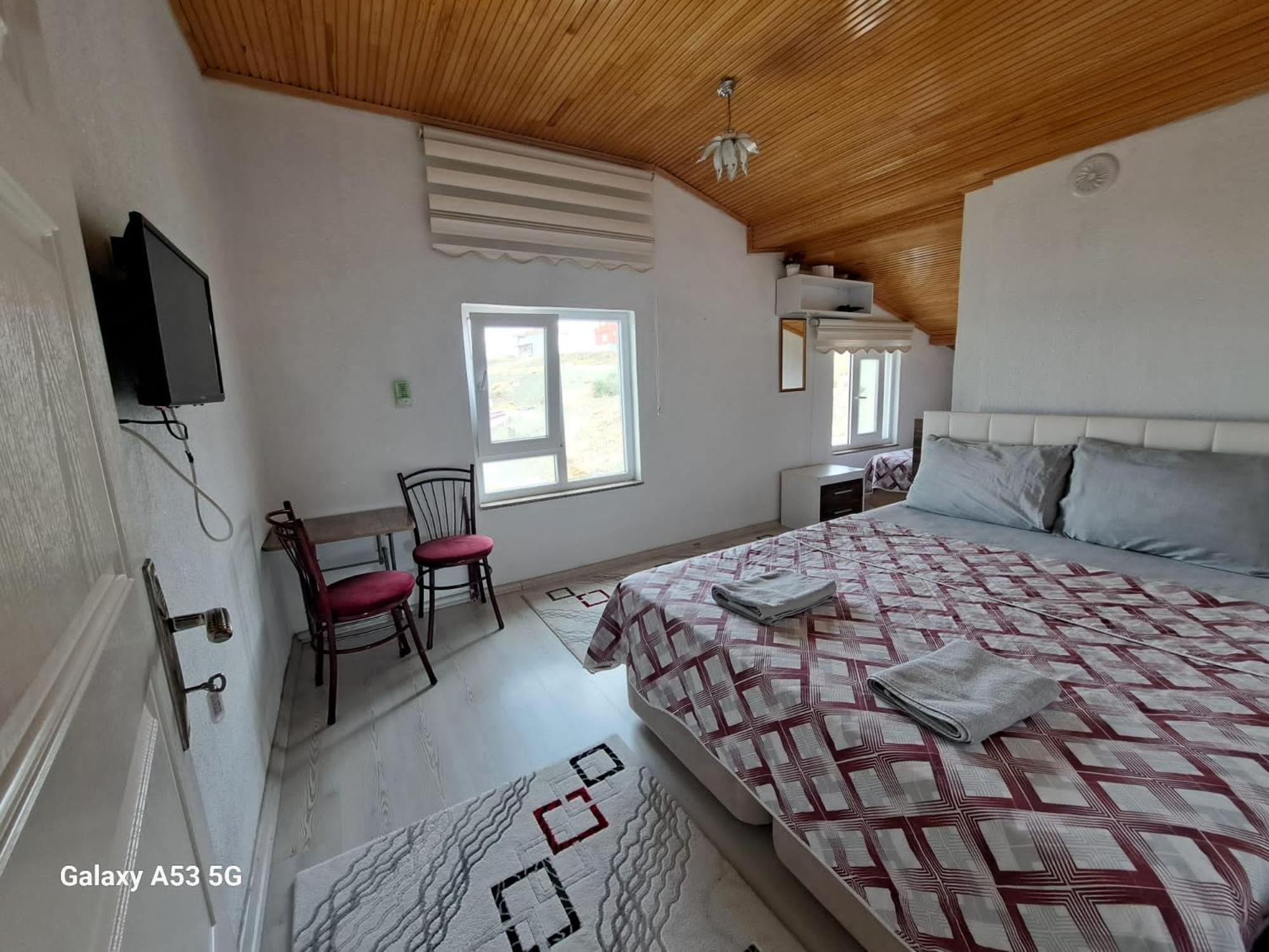 Triple Room with Private Bathroom - Photo 1