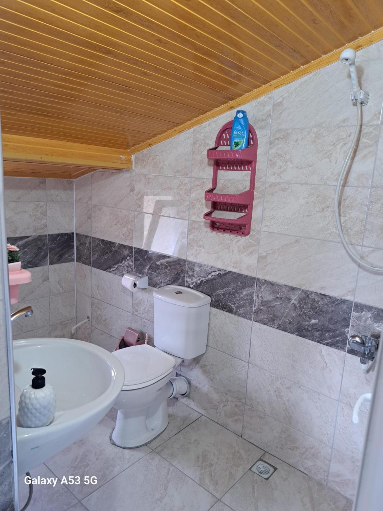 Triple Room with Private Bathroom - Photo 10