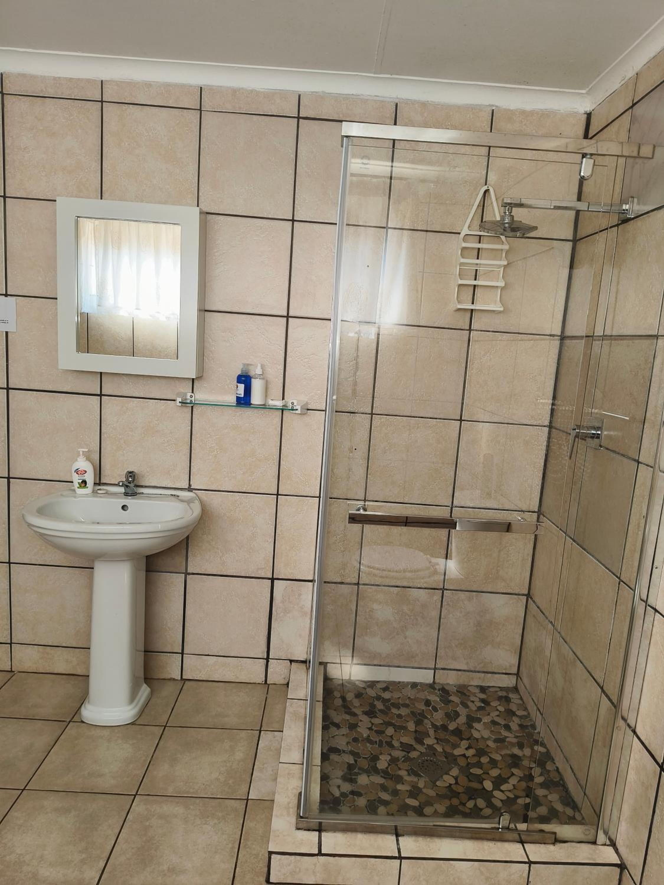 Deluxe King Suite photo 3