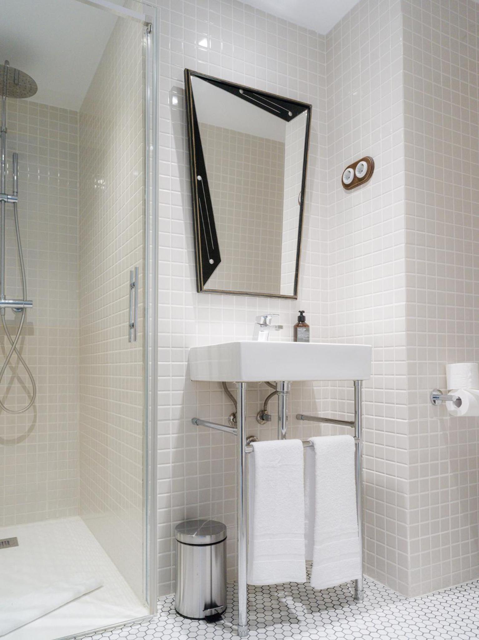 Deluxe Double or Twin Room - Photo 5
