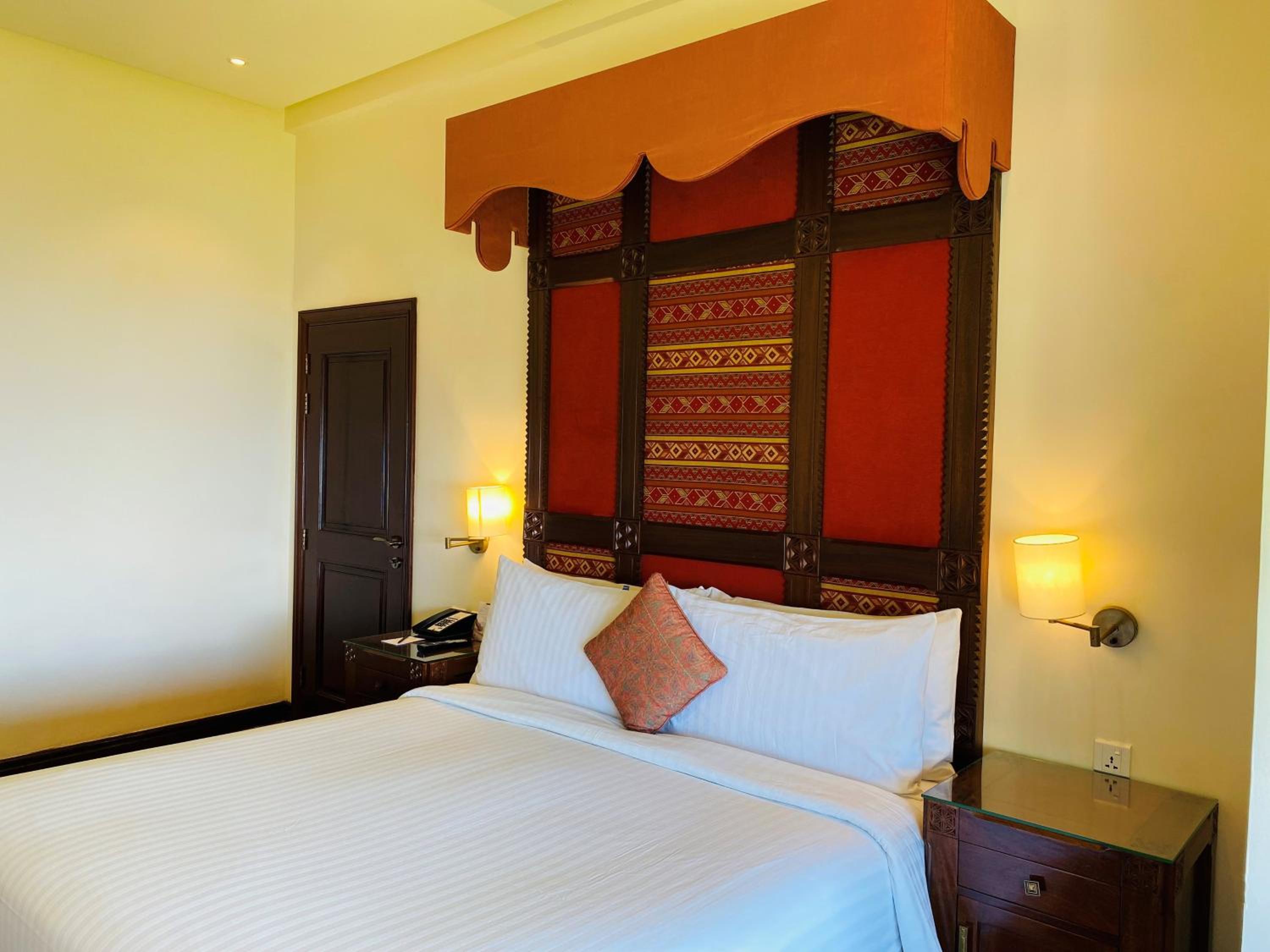 Deluxe King Room - Photo 3